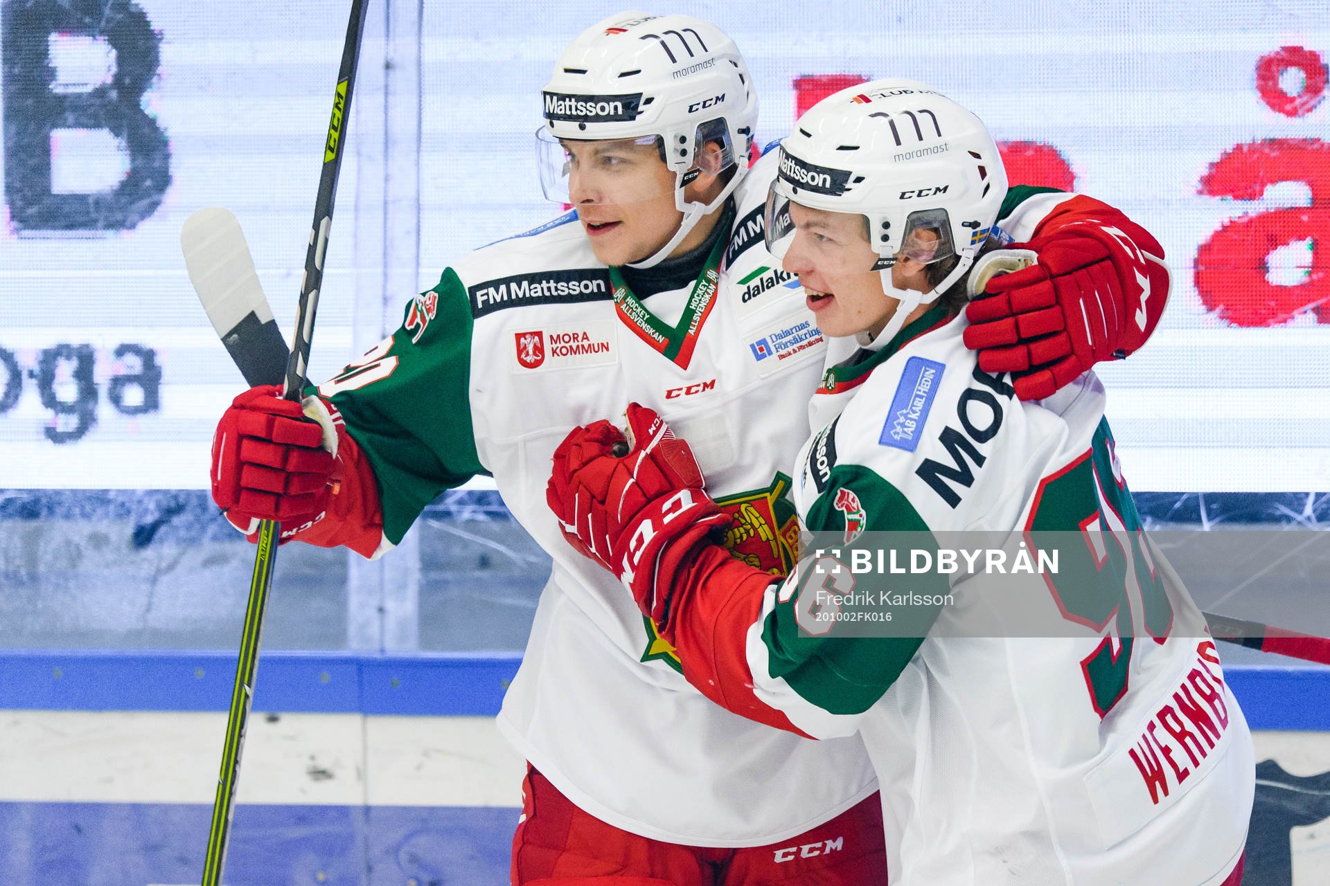 Moras Nils Thomasson och Lukas Wernblom jublar