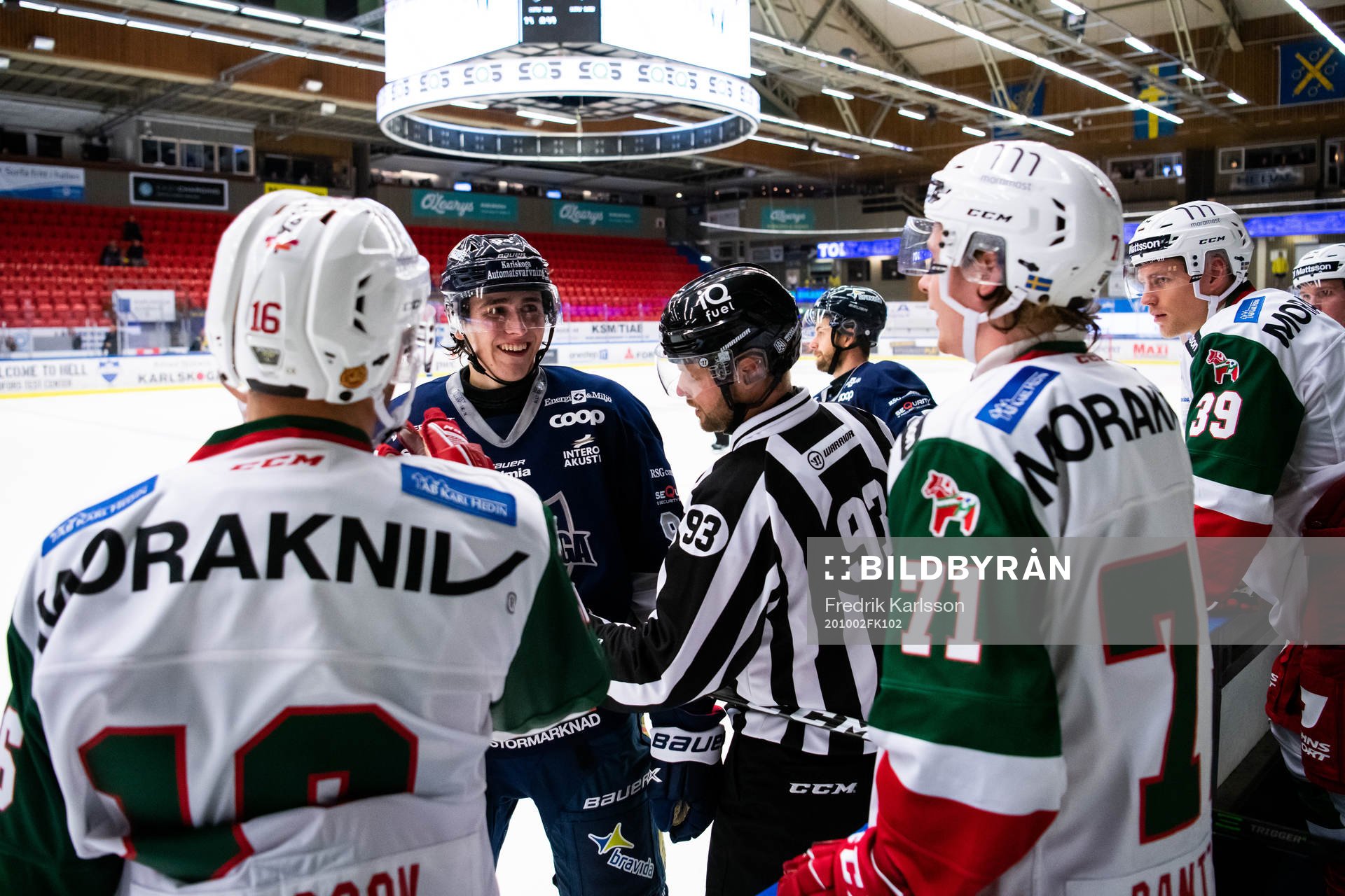 Karlskogas Linus Karlsson retar upp Moraspelare