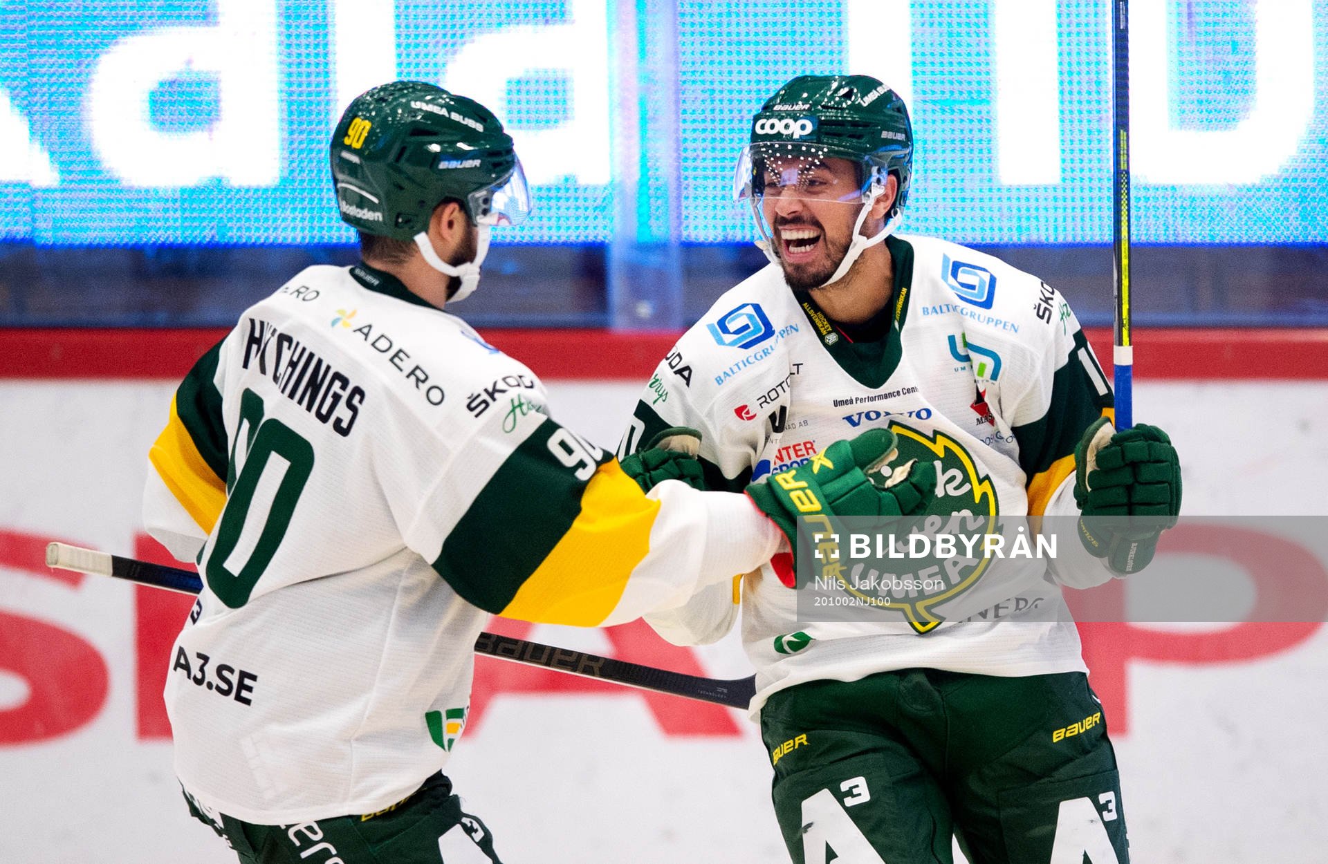 Björklövens Alex Hutchings och Tyler Vesel jublar