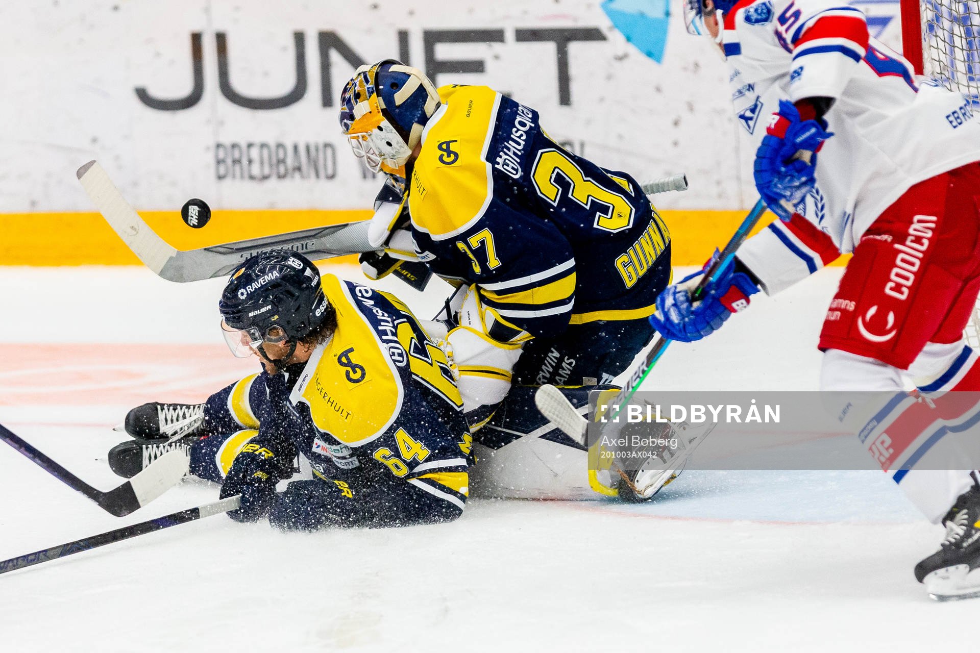 s Eric Martinsson och målvakt Jonas Gunnarsson