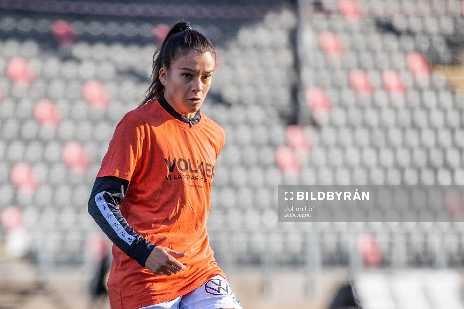 Göteborgs Amanda Johnsson Haahr under uppvärmningen inför fotbollsmatchen i Damallsvenskan mellan Umeå och Kopparbergs/Göteborg den 3 oktober 2020 i Umeå.