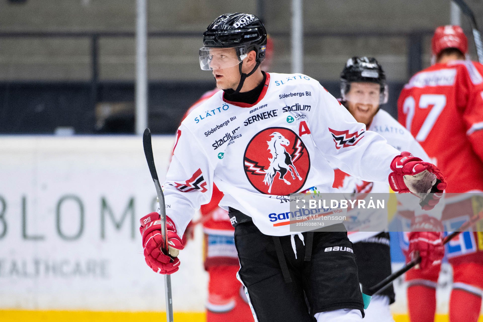 Vita Hästens Niklas Folin jublar
