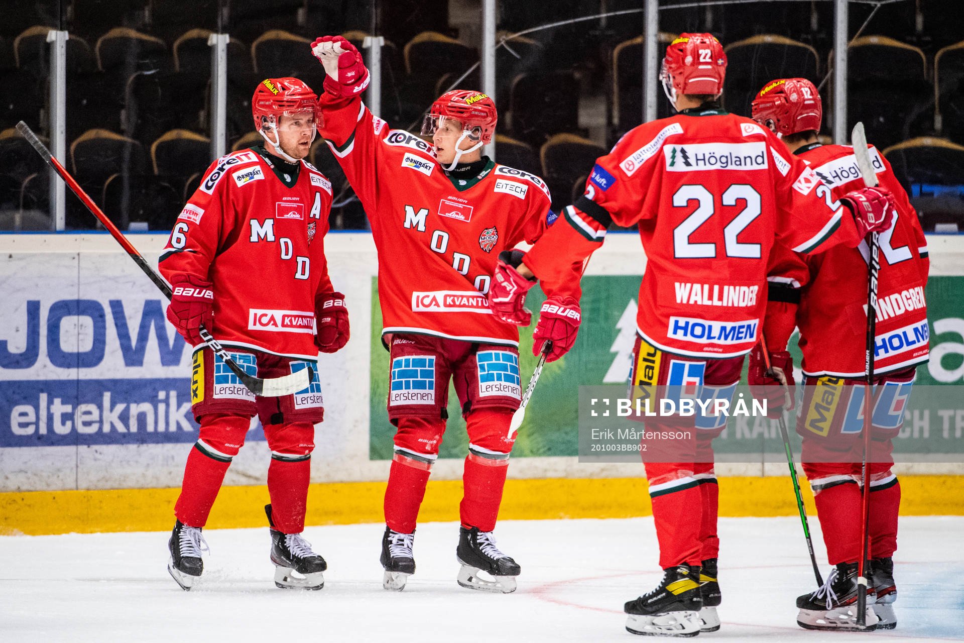Modos Sebastian Ohlsson och Linus Pettersson jublar