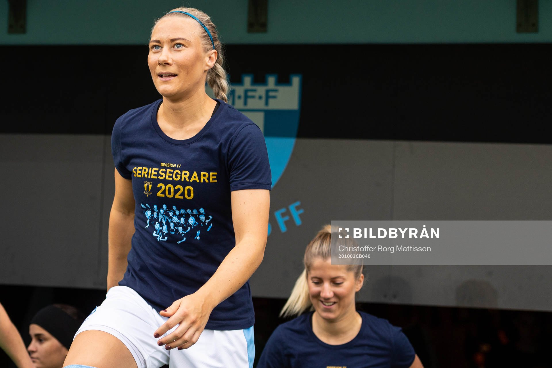 Malmö FFs Madeleine Hejde gör entré till fotbollsmatchen