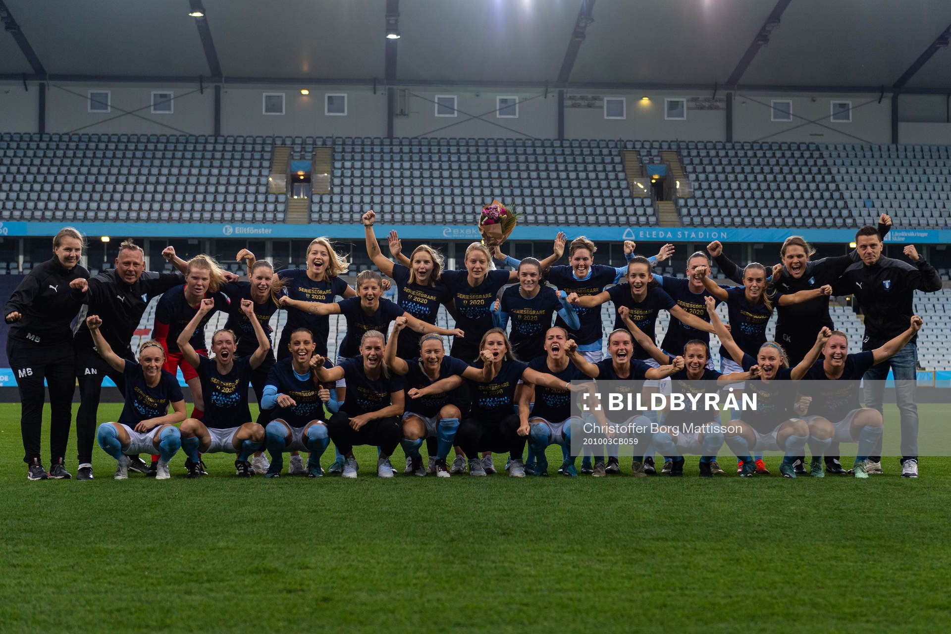 Malmö FFs spelare och ledare jublar