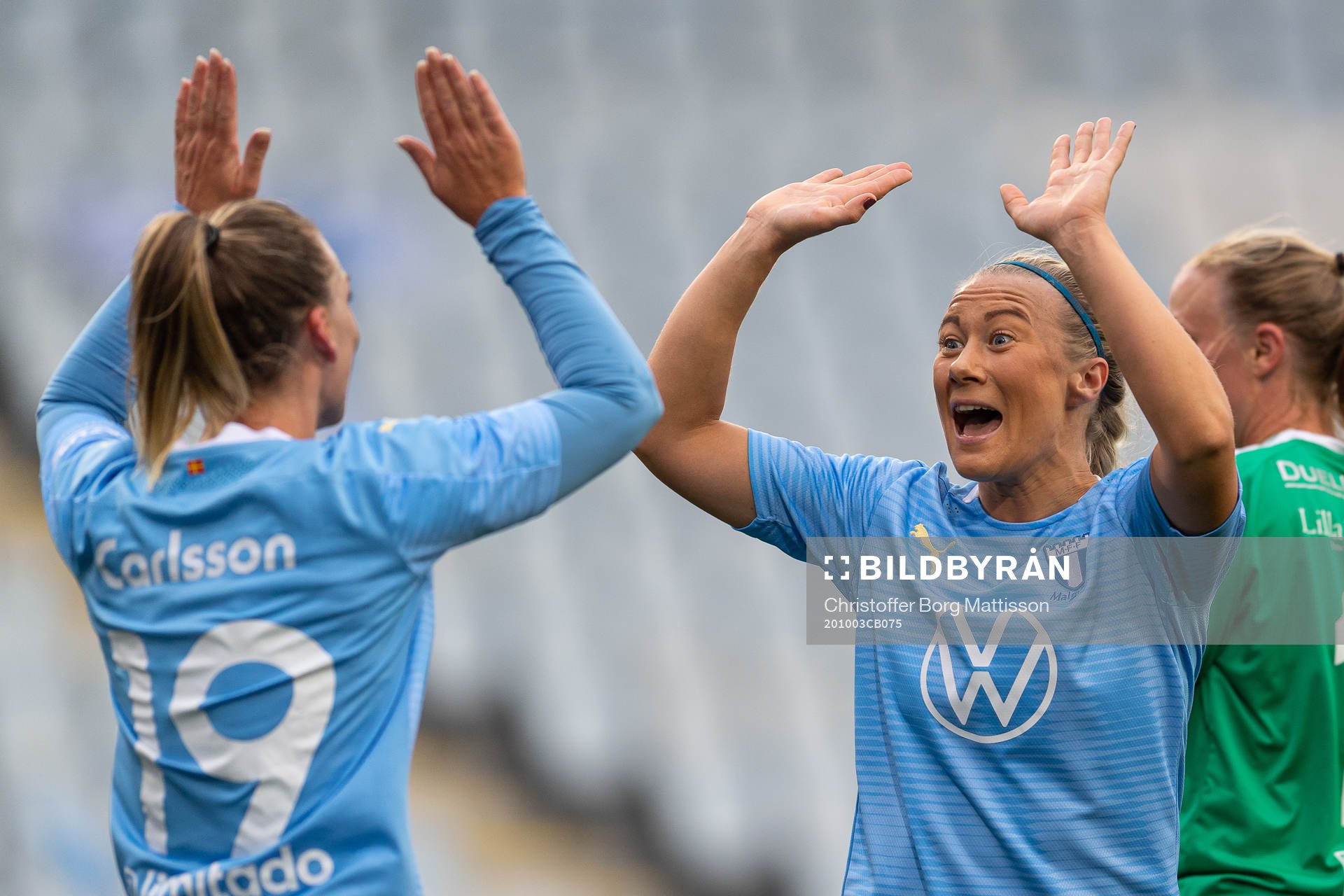 Malmö FFs Josefine Carlsson och Madeleine Hejde jublar