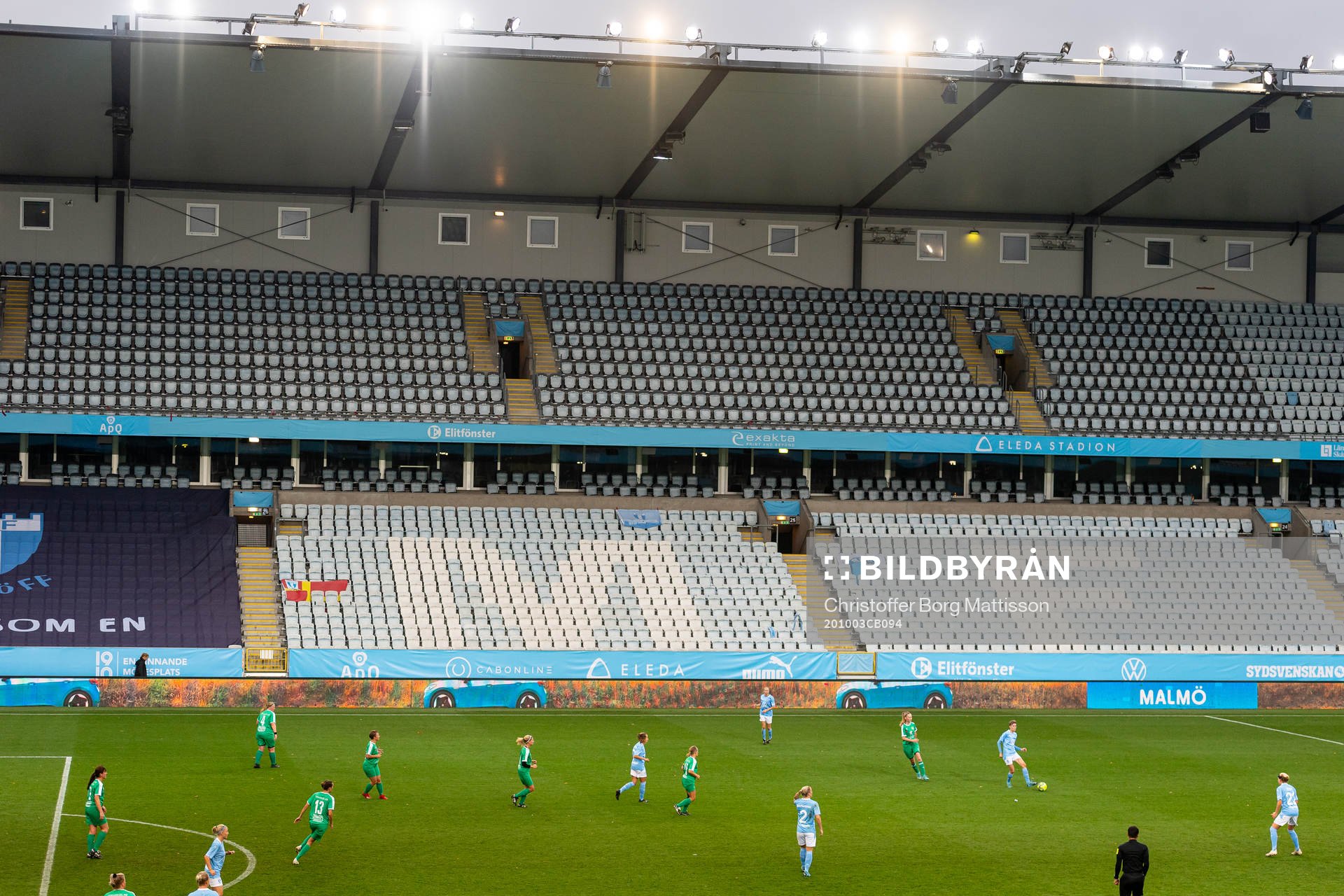 Interiör vy över Eleda Stadion under fotbollsmatchen i damernas Division 4 Sydvästra Skåne mellan Malmö FF och Lilla Beddinge BK den 3 oktober 2020 i Malmö.