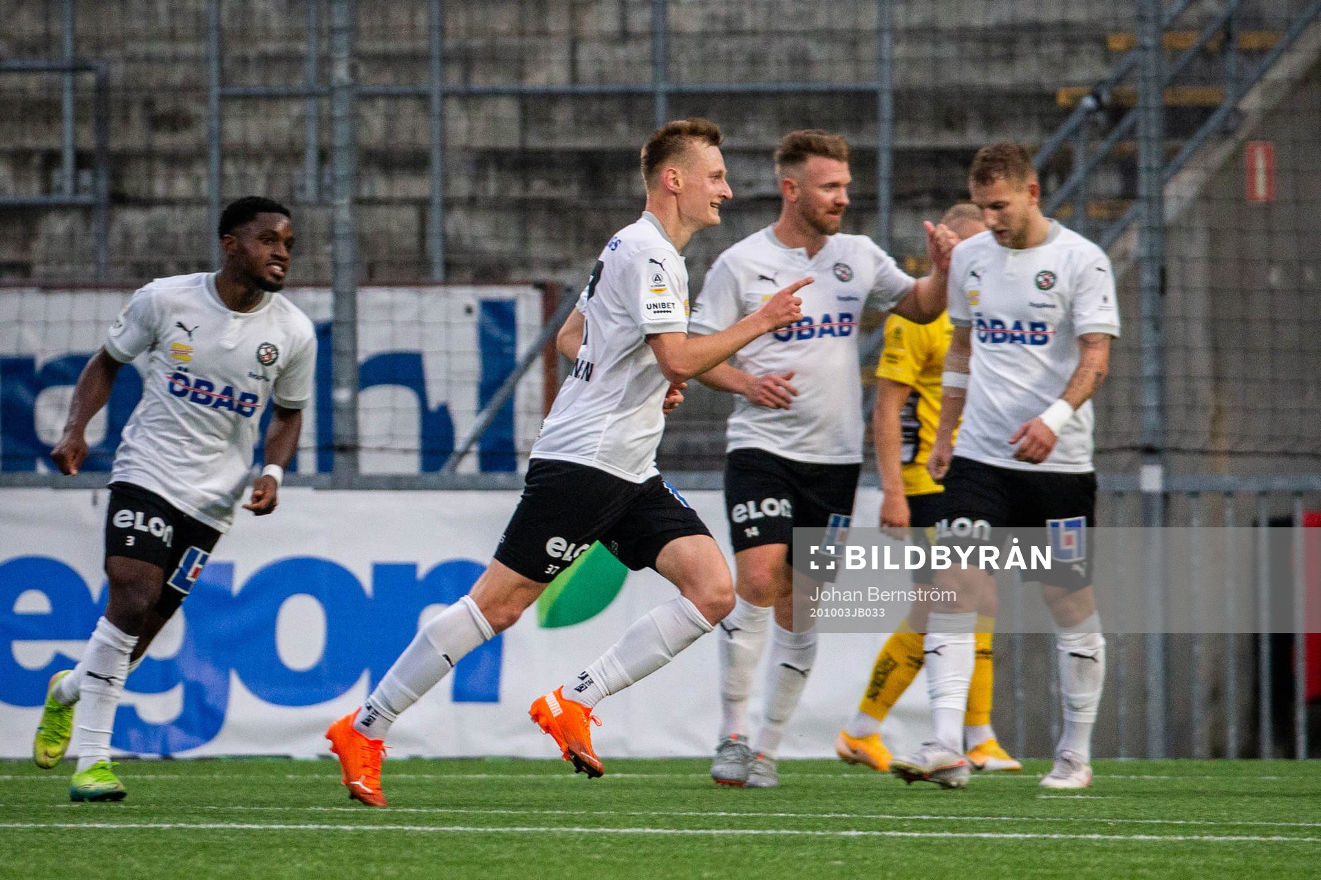 Örebros Rasmus Karjalainen jublar