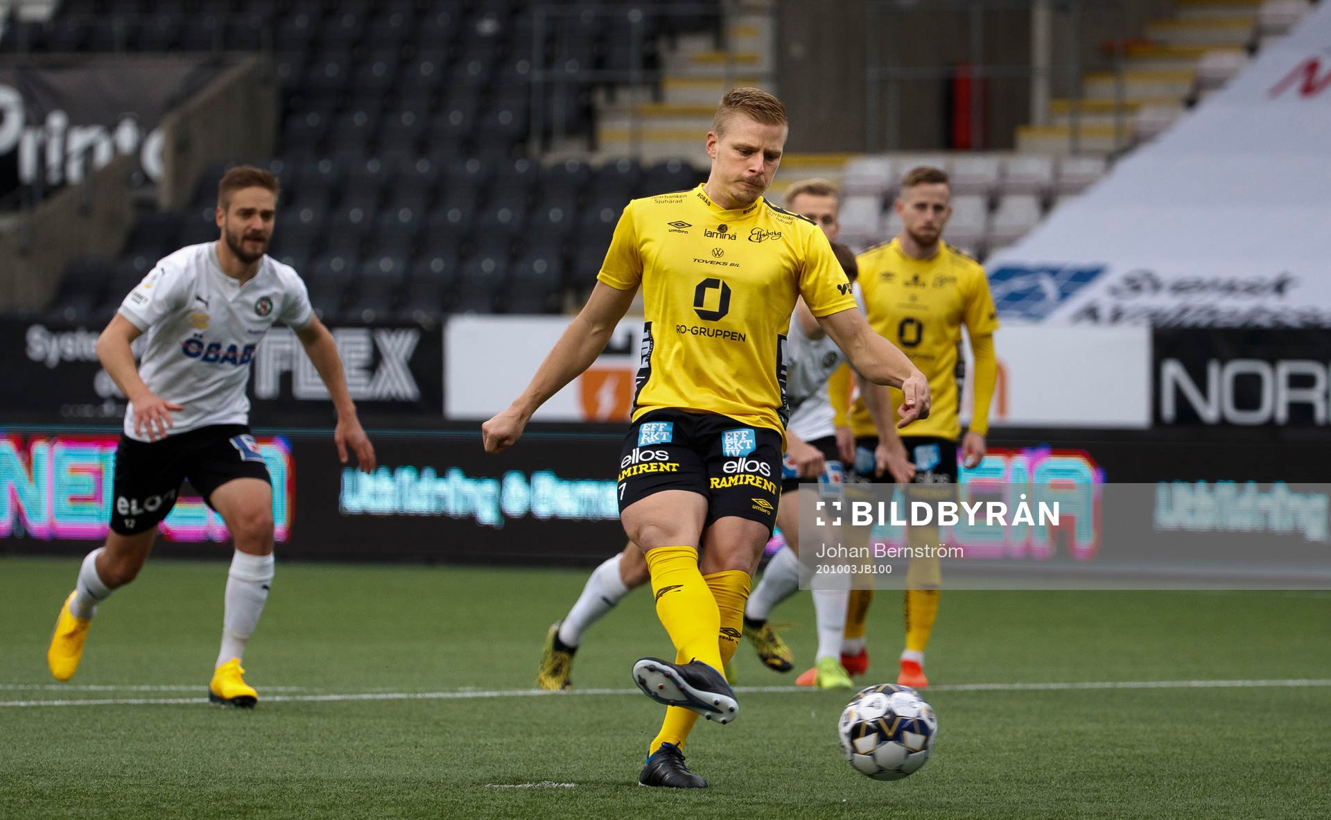 Elfsborgs Per Frick skjuter 0-1 på straff