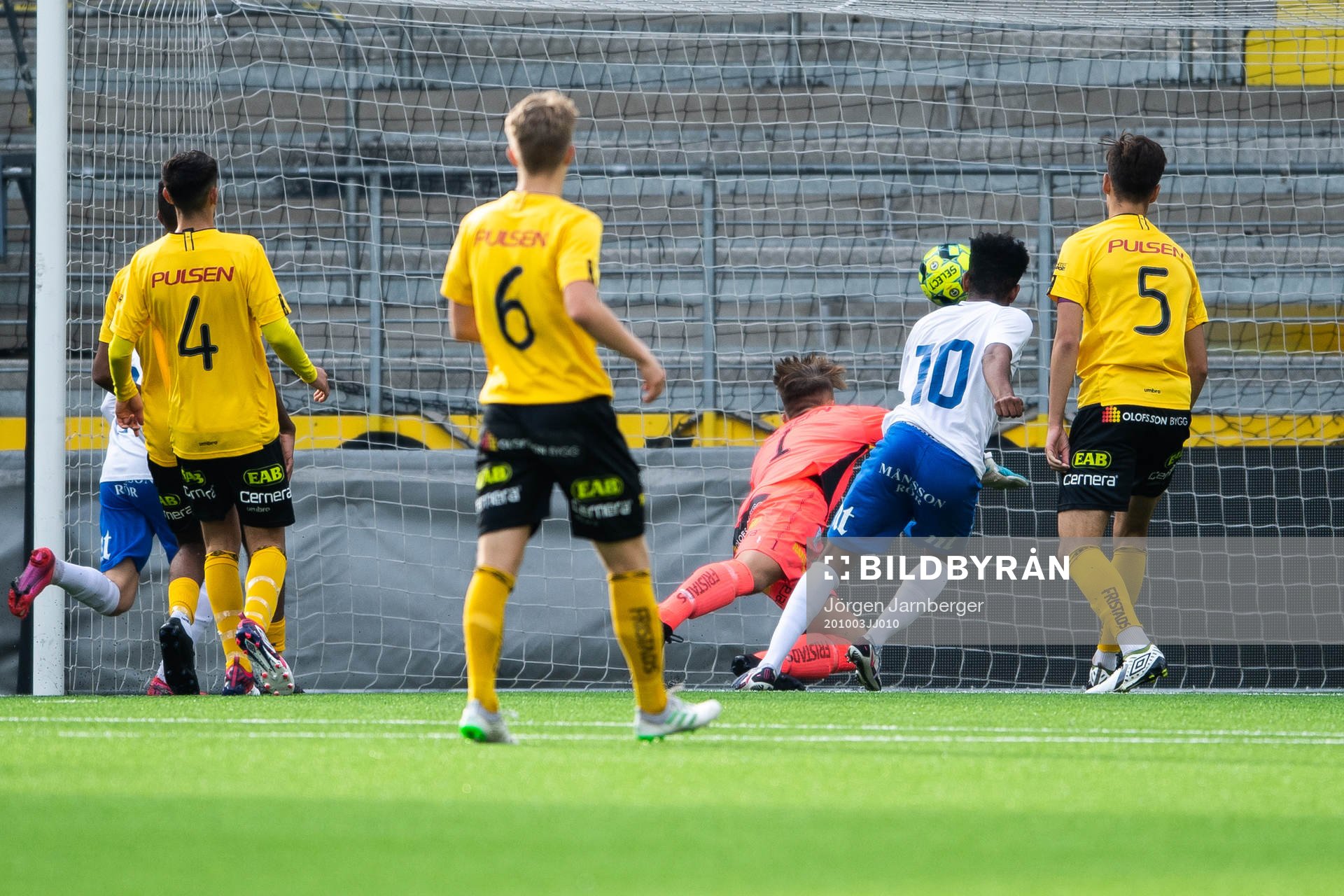 IFK Norrköpings Anas Ahmed Yusuf gör 0-2 under fotbollsmatchen i U17 Allsvenskan den 3 oktober 2020 i Borås.