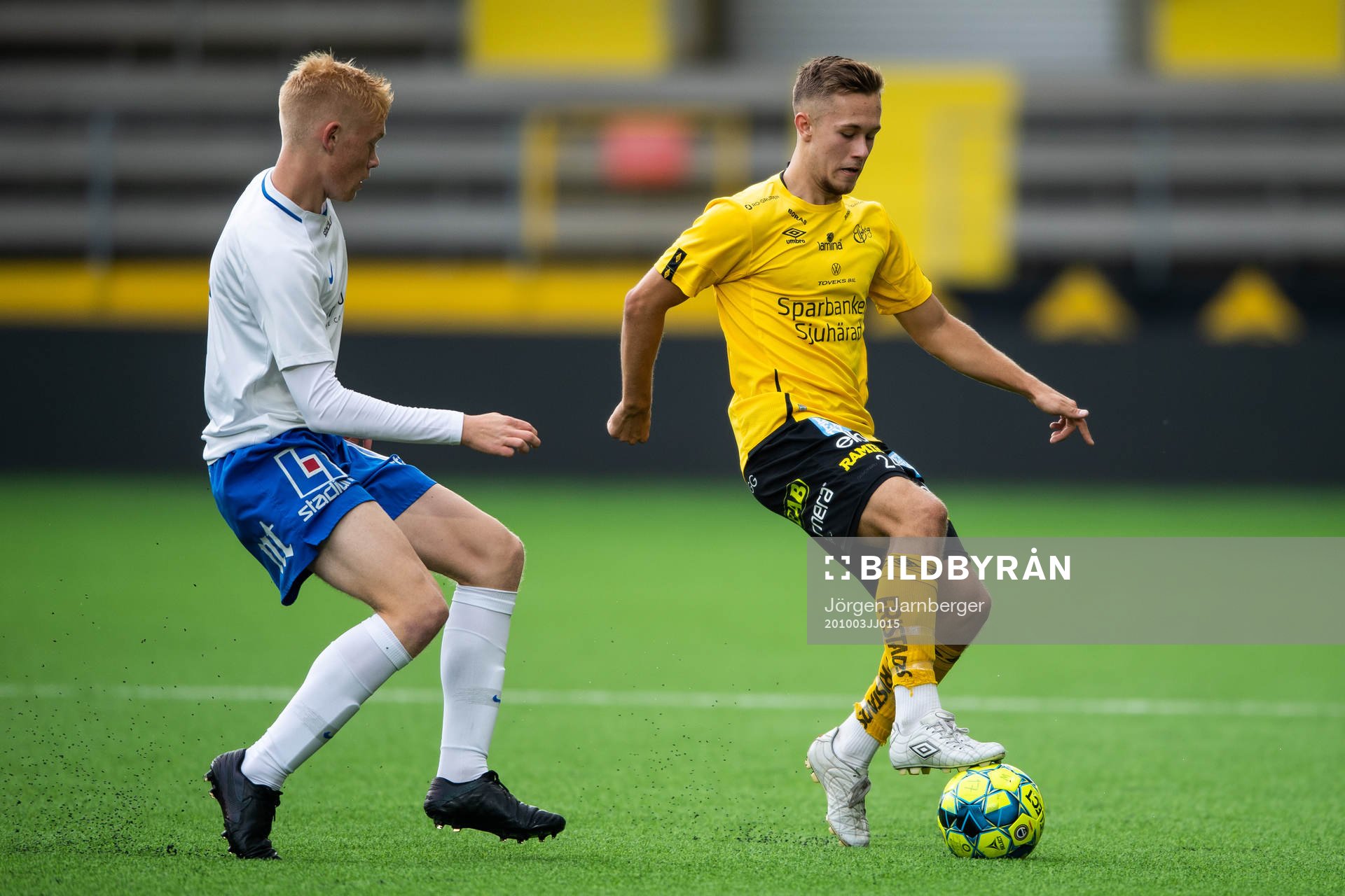Elfsborgs Dennis Kjellberg och IFK Norrköpings Hugo Lewander under fotbollsmatchen i U17 Allsvenskan den 3 oktober 2020 i Borås.