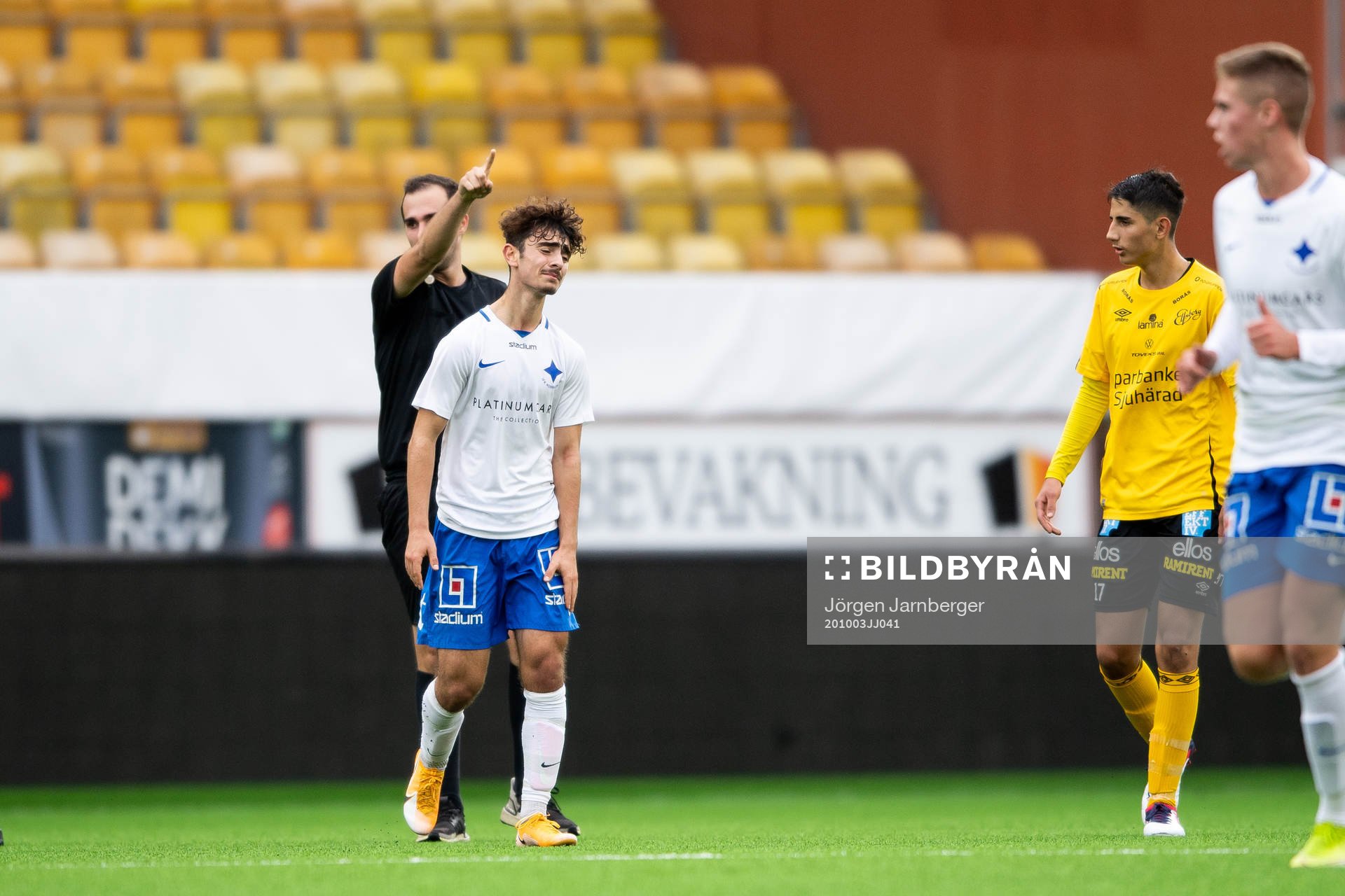 IFK Norrköpings Daniel Jamil deppar då han fått rätt