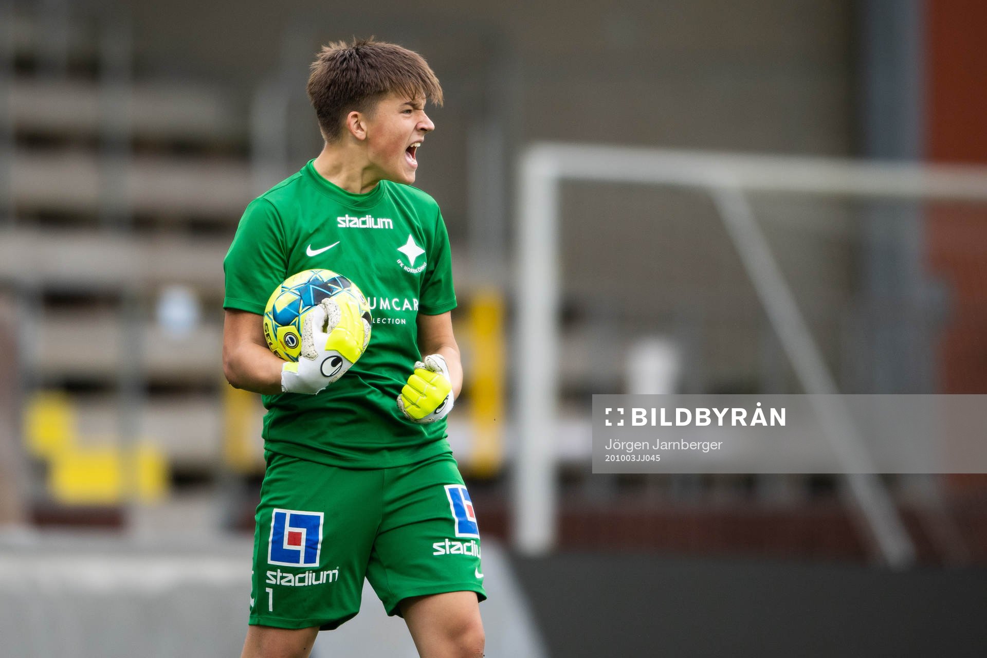 IFK Norrköpings målvakt David Andersson jublar