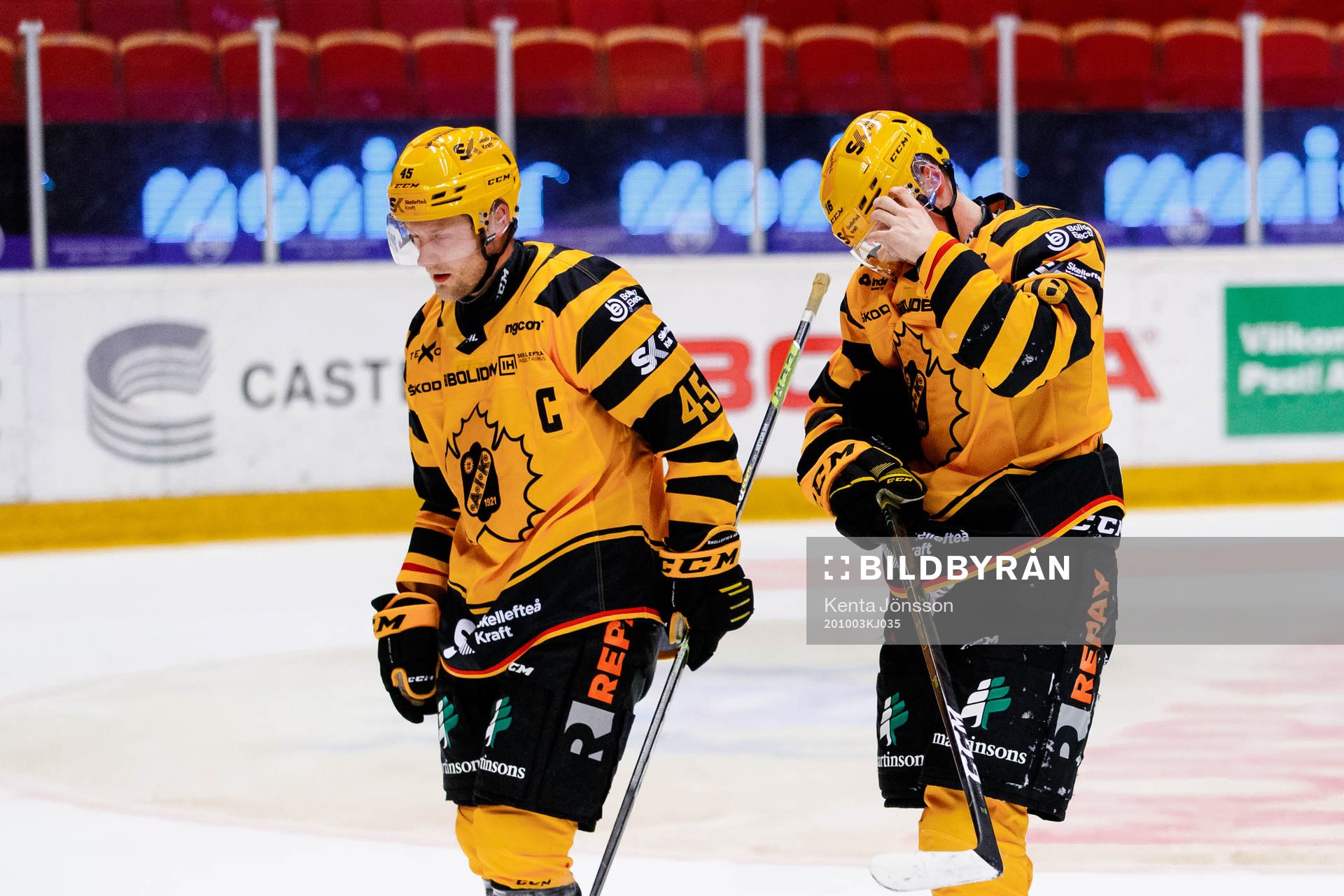 Skellefteås Oscar Möller och Linus Lindström deppar