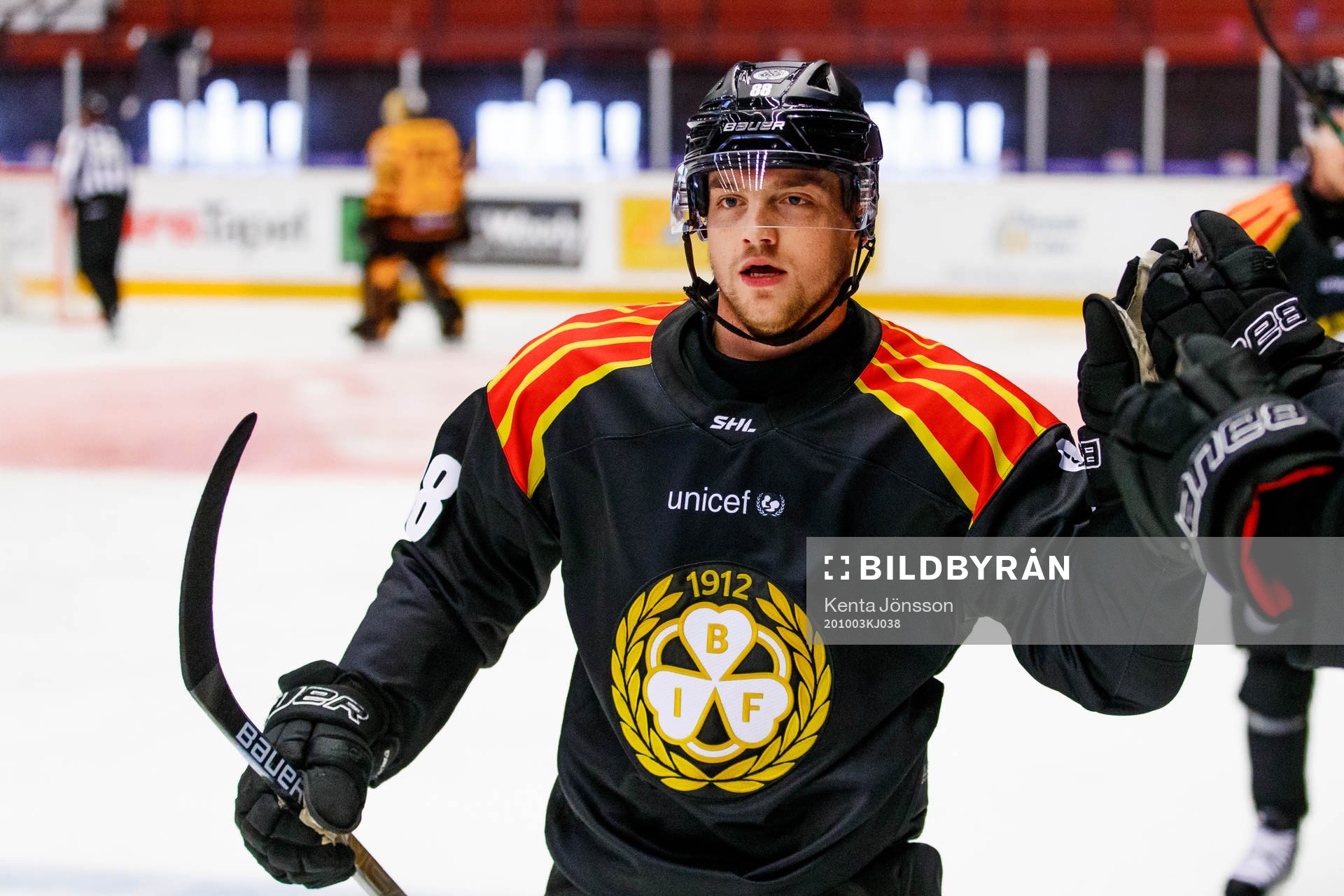 Brynäs Jaedon Descheneau jublar