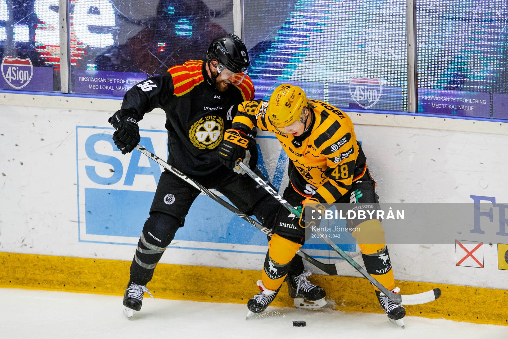 Brynäs Jonathan Sigalet och Skellefteås Jonatan Berggren
