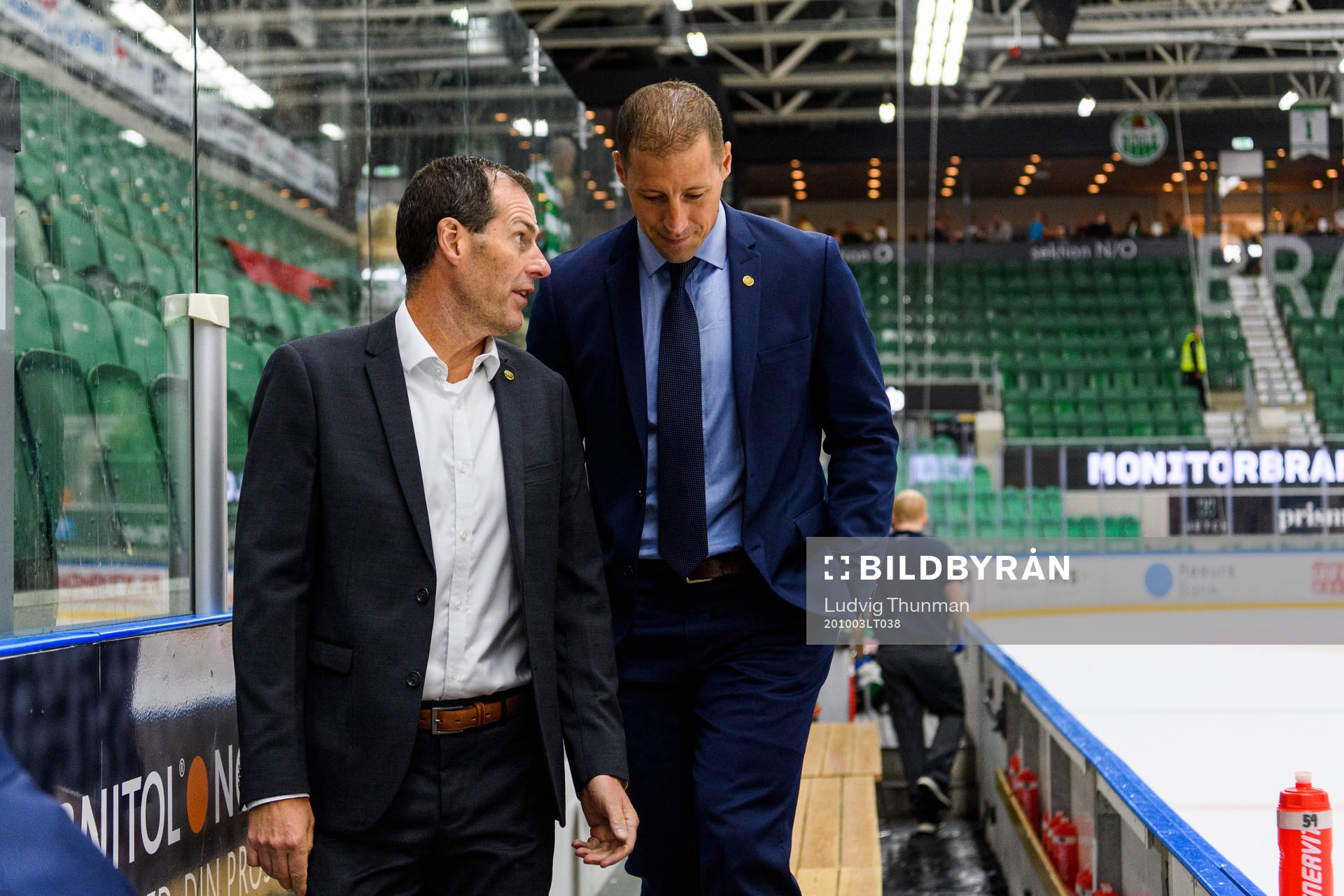 Rögles assisterande tränare Jan Larsson och tränare Cam