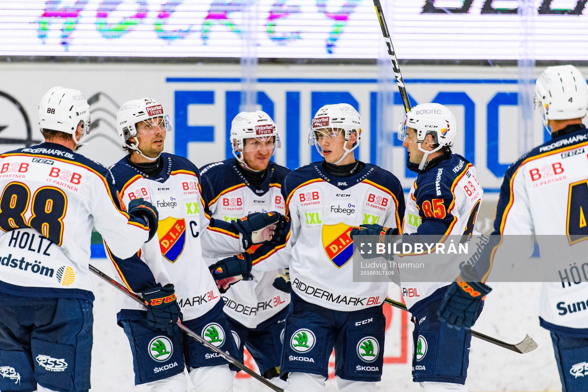 Djurgårdens Michael Haga och William Eklund jublar med