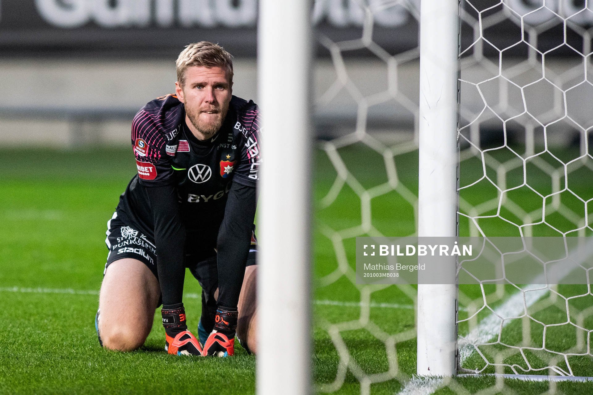 Örgrytes målvakt Fredrik Andersson deppar