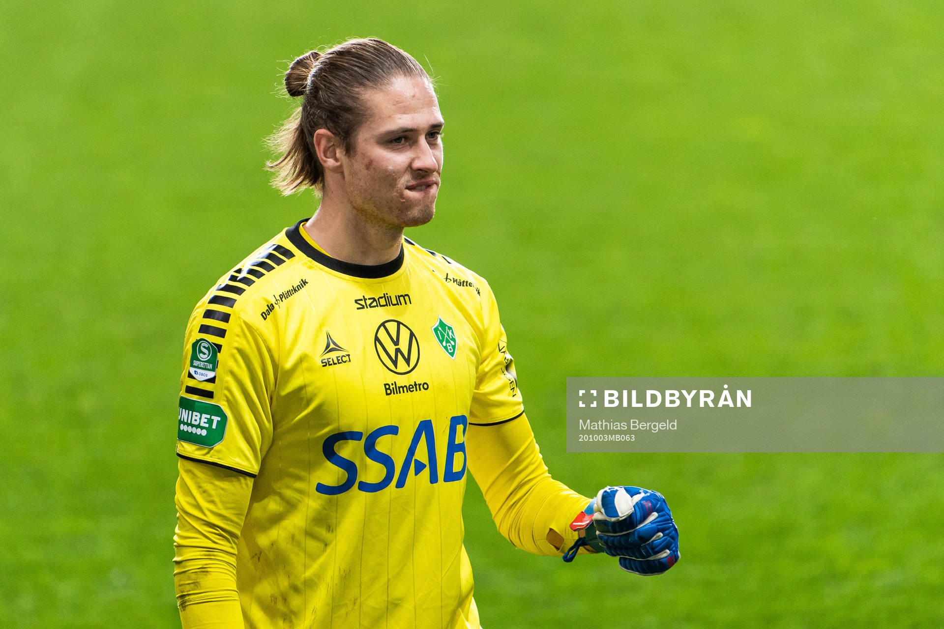 Brages målvakt Adrian Engdahl jublar