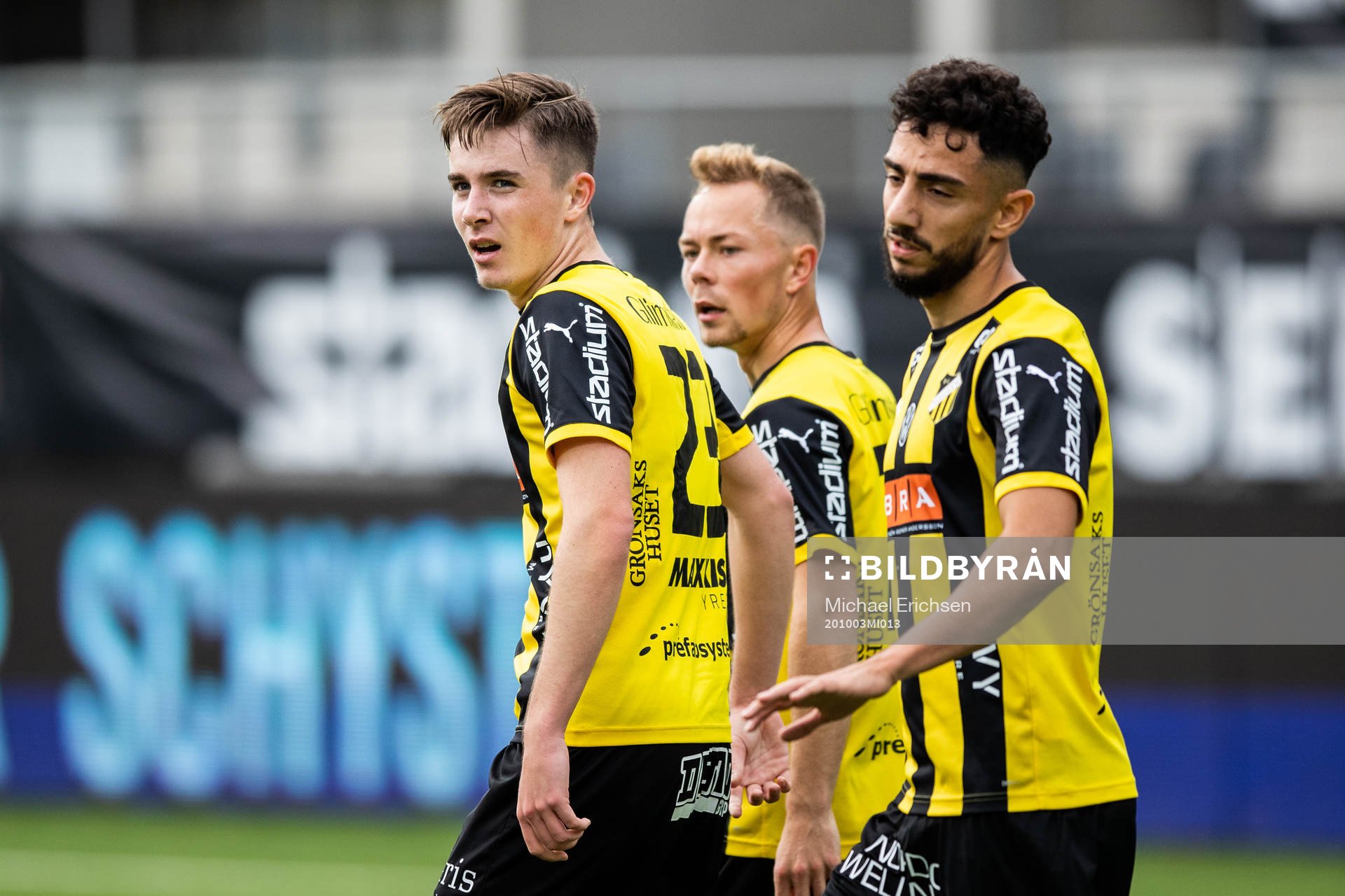 Häckens Patrik Wålemark (v) jublar