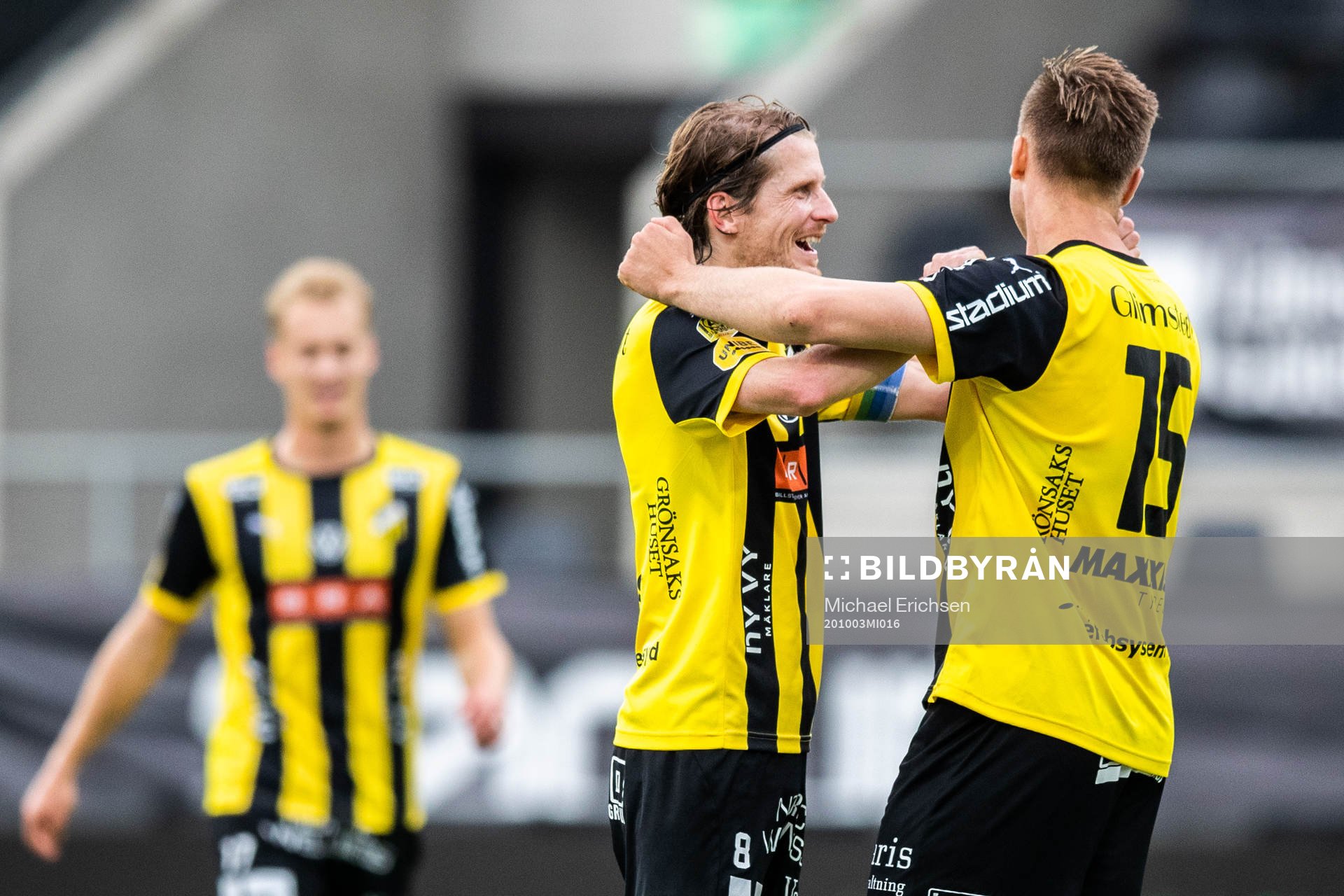 Häckens Erik Friberg och Alexander Söderlund jublar efter 3-0 under fotbollsmatchen i Allsvenskan mellan Häcken och Falkenberg den 3 oktober 2020 i Göteborg.