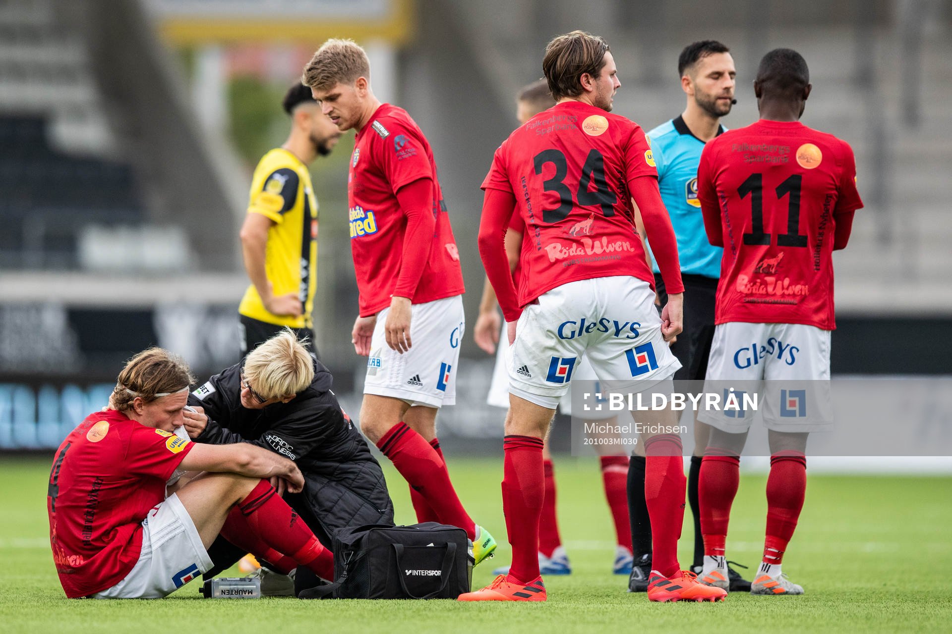 Falkenbergs Carl Johansson får läkarvård