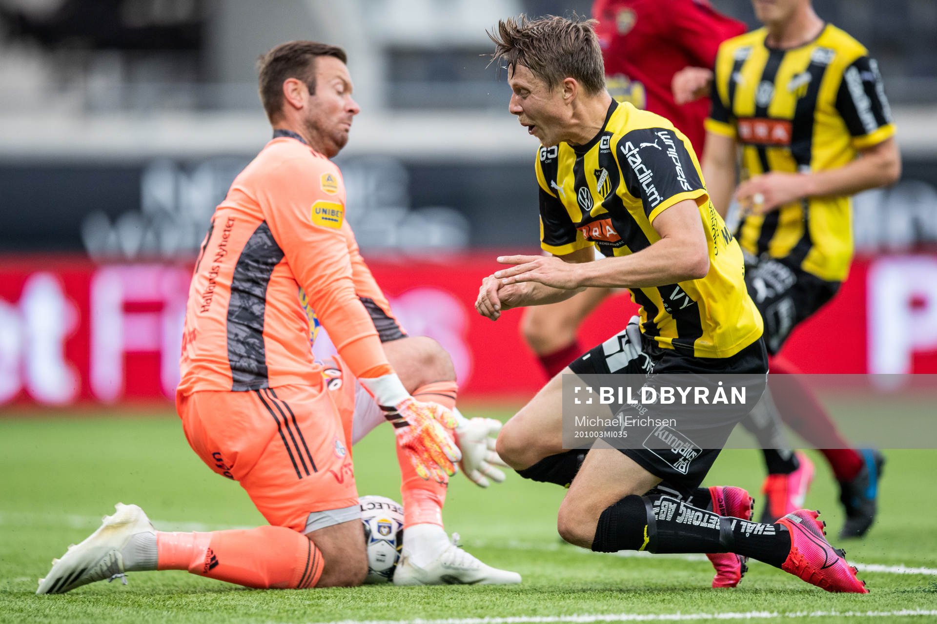 Häckens Viktor Lundberg och Falkenbergs målvakt Viktor