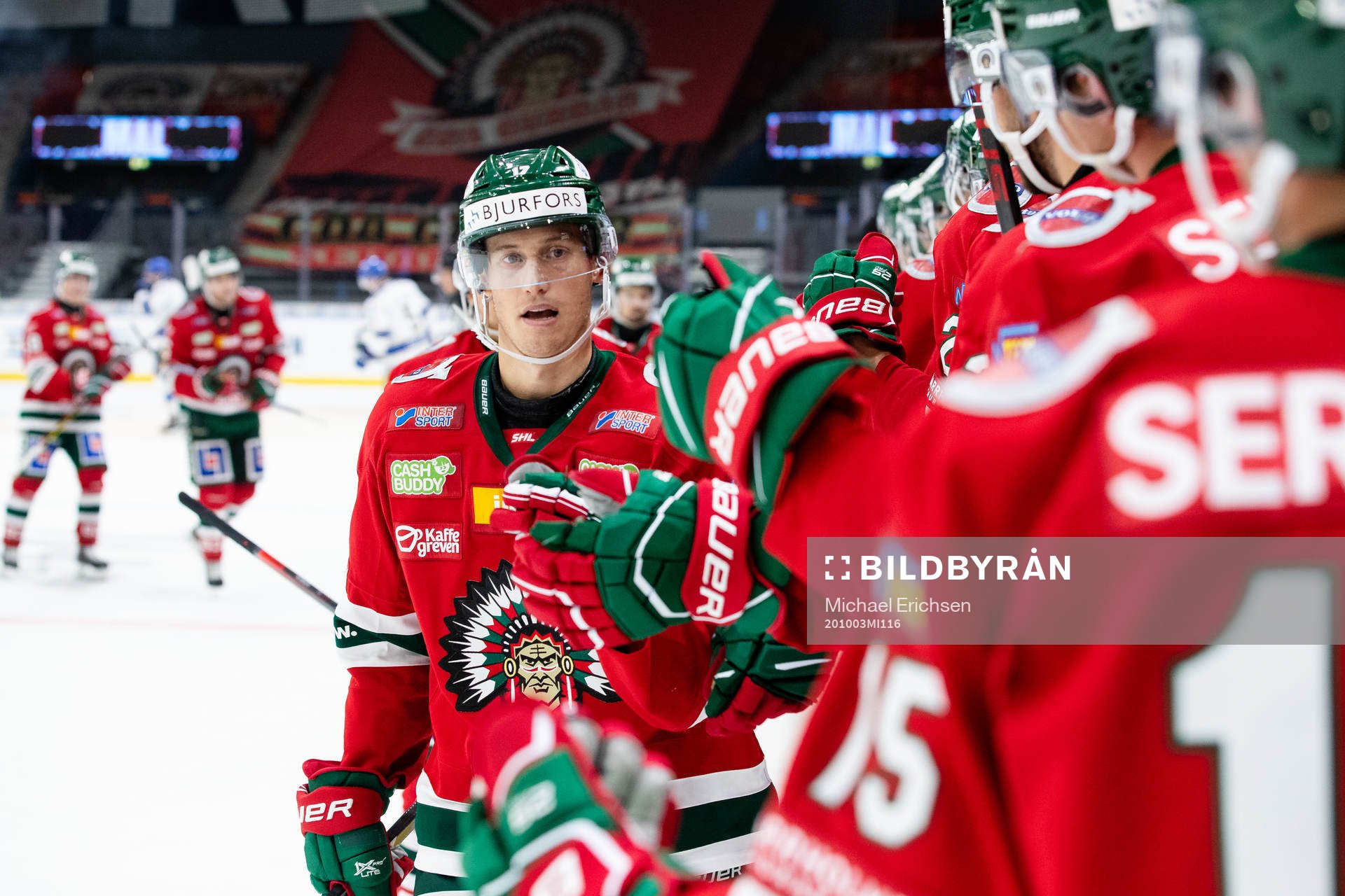 Frölundas Robin Alvarez jublar med lagkamrater