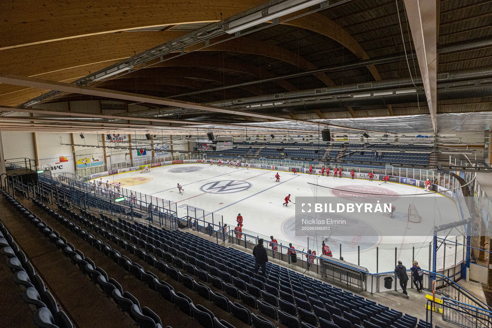 Inför ishockeymatchen mellan Hanhals Kings och Troja