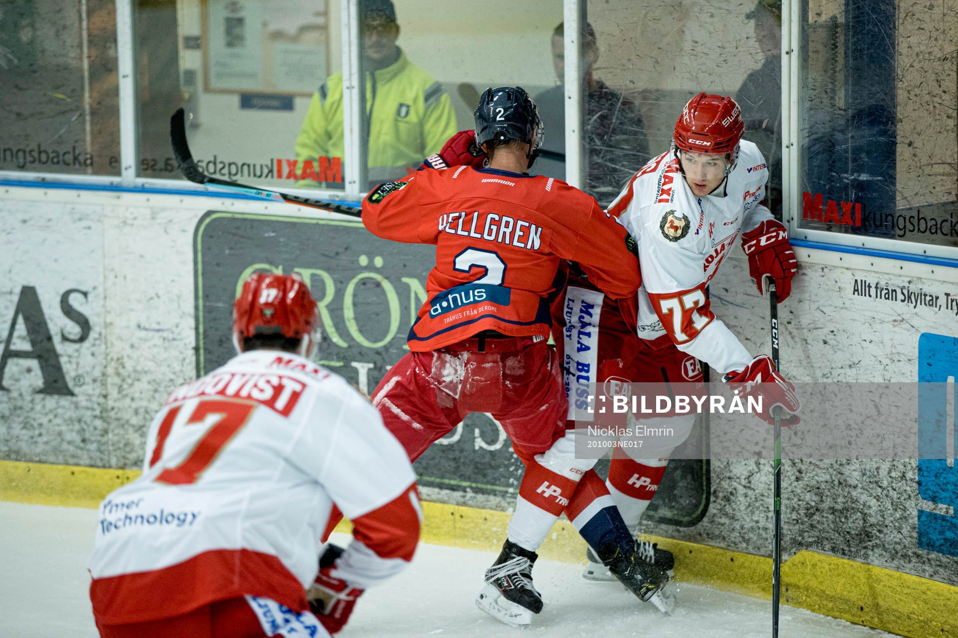 Troja Ljungbys Jesper Emanuelsson mot Hanhals Jens Hellgren