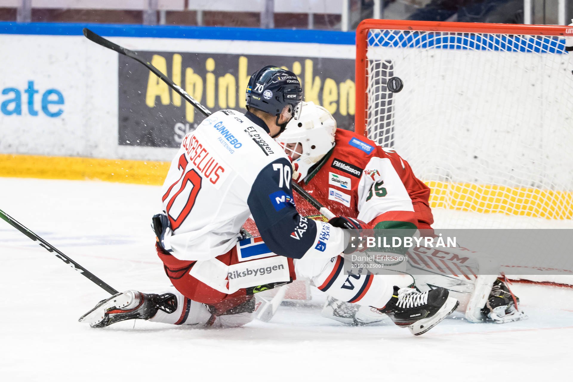 Västerviks Jacob Bjerselius gör 0-1 bakom Moras målvakt