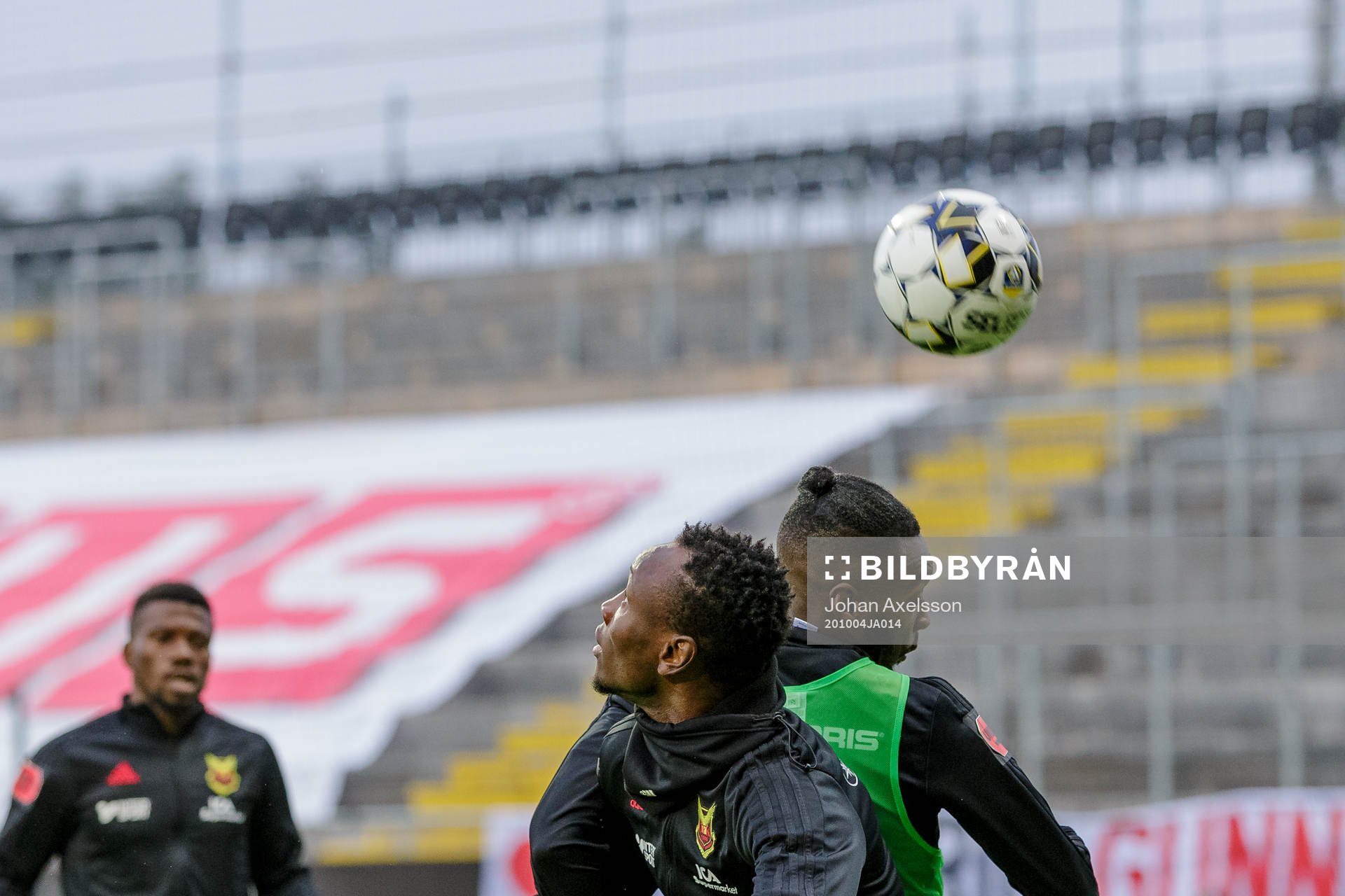 Östersunds Sam Mensiro och Blair Turgott