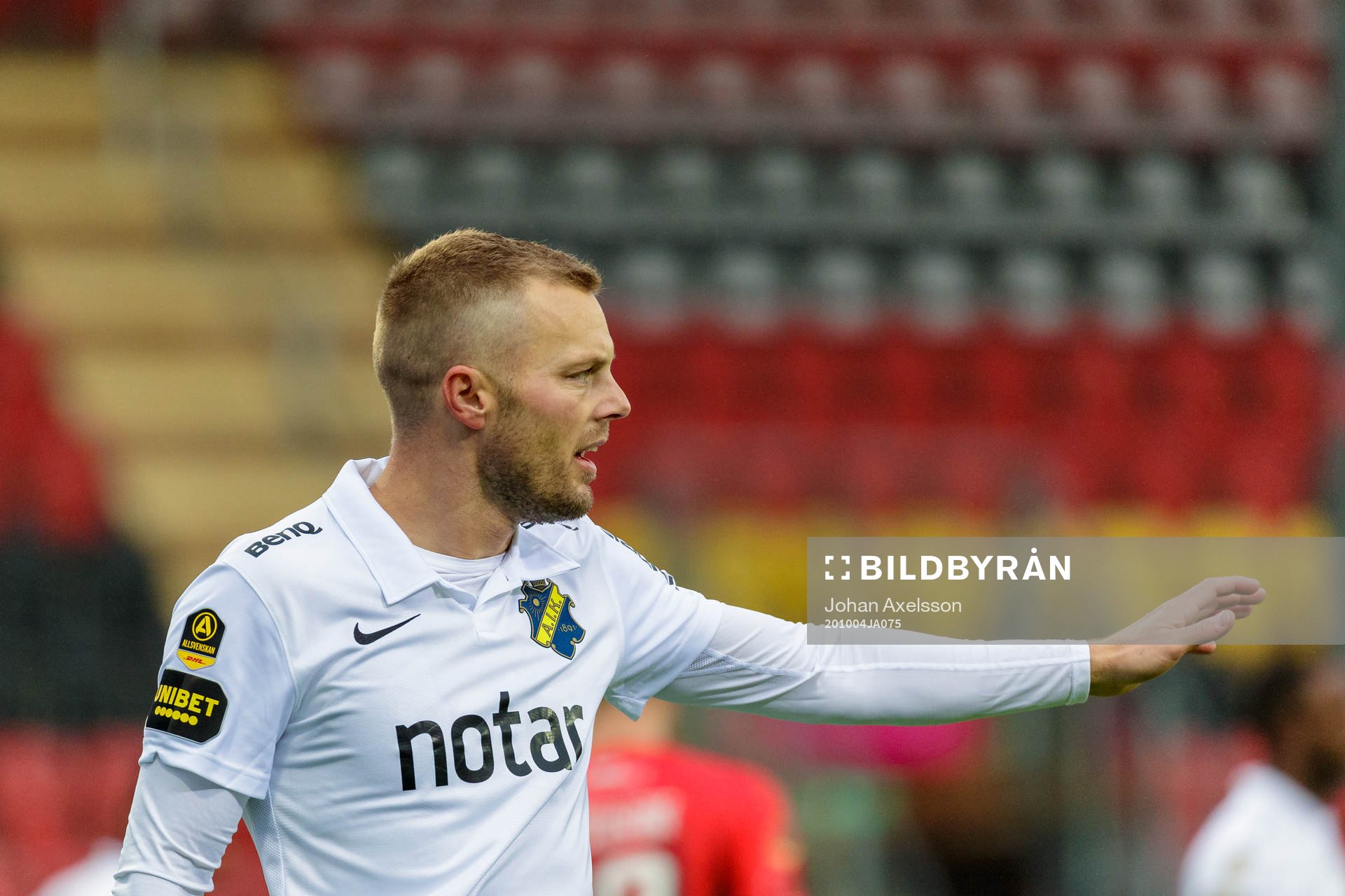 s Sebastian Larsson reagerar