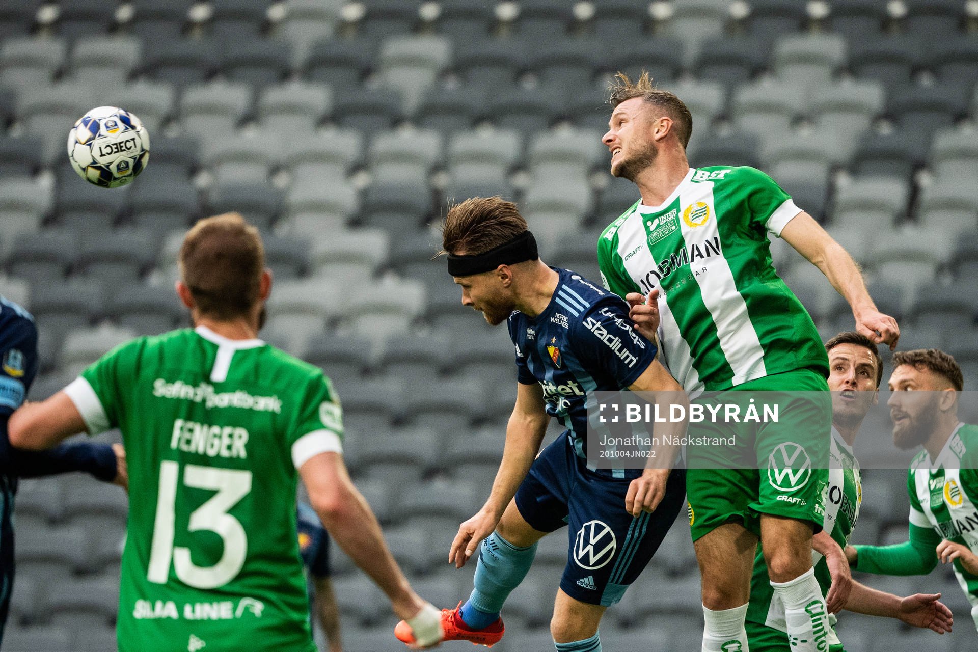 Djurgårdens Jacob Une Larsson och Hammarbys Richard Magyar