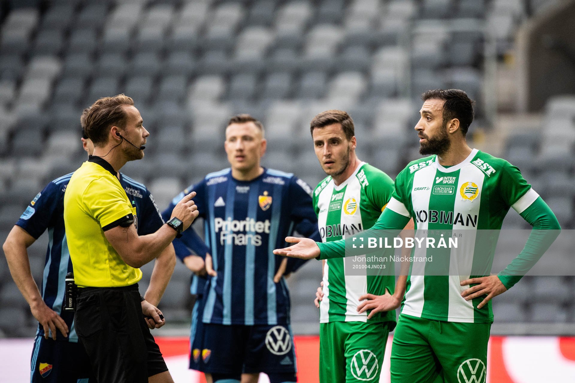 Hammarbys Abdul Khalili i diskussion med domare Kristoffer