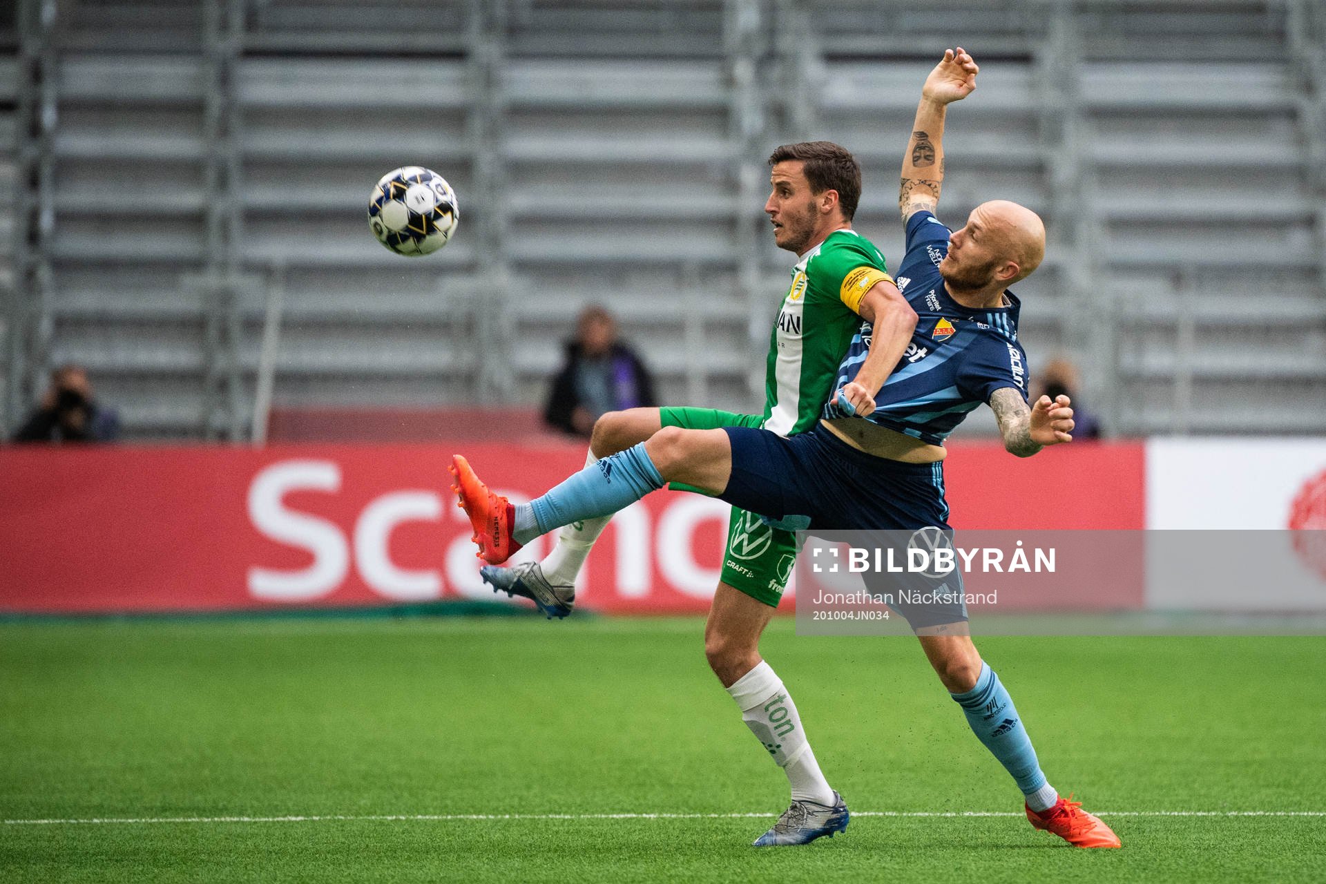 Hammarbys Jeppe Andersen och Djurgårdens Magnus Eriksson