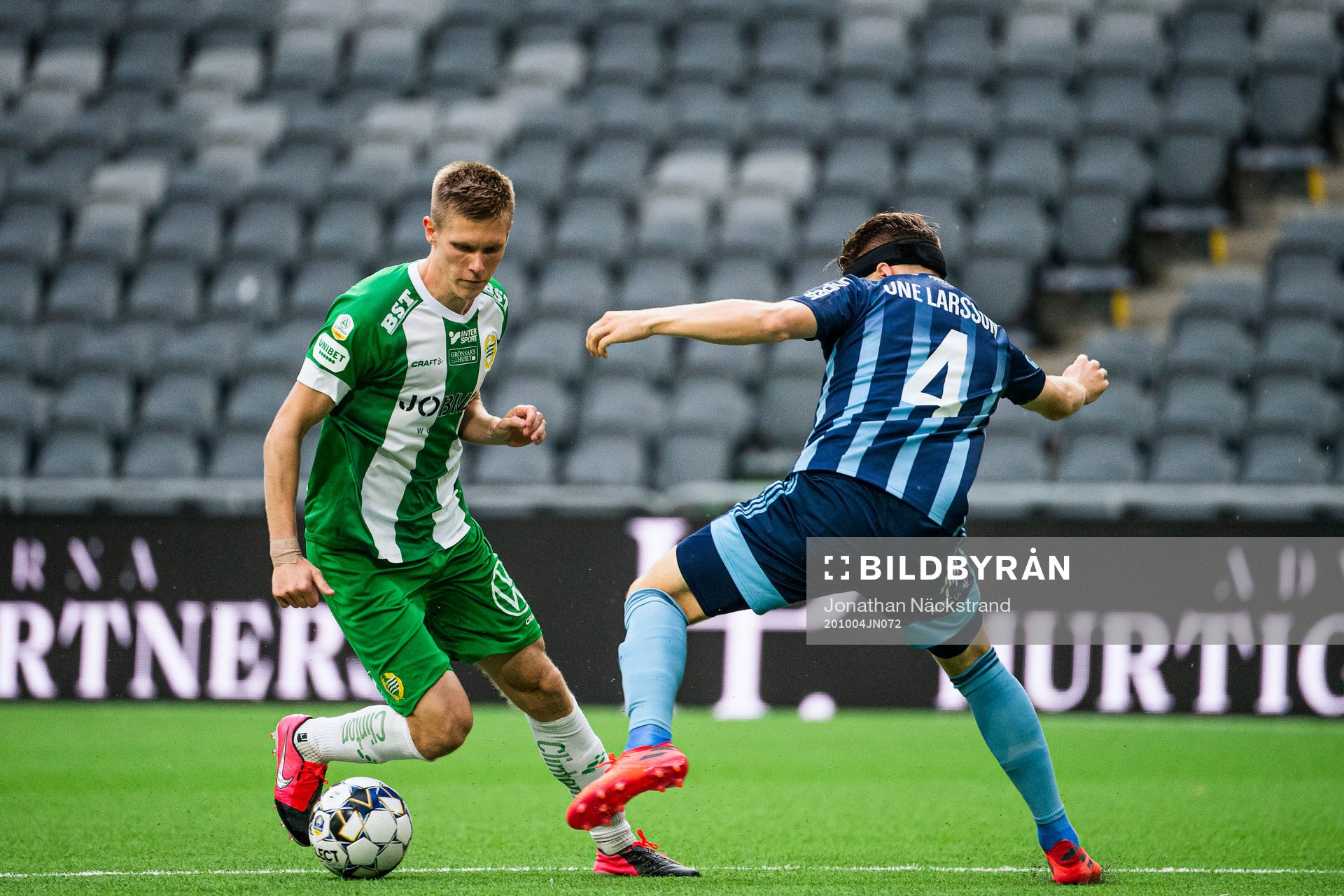 Hammarbys Aron Johansson och Djurgårdens Jacob Une Larsson