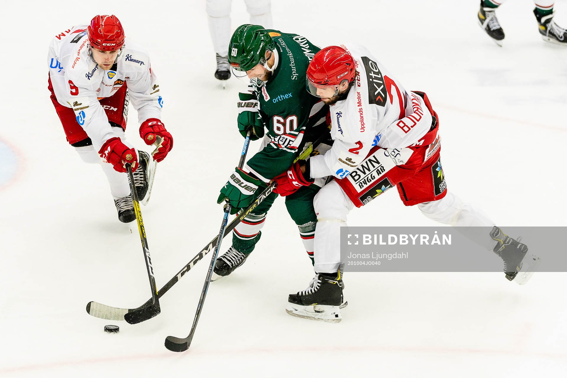 Tingsryds Joachim Nermark mellan Hampus Harlestam och Anton