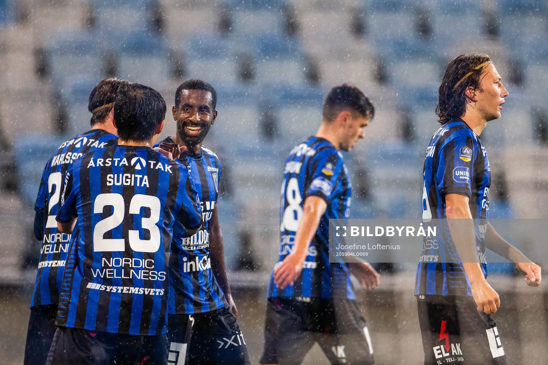 Sirius Mohammed Khalid Saeid jublar med lagkamrater