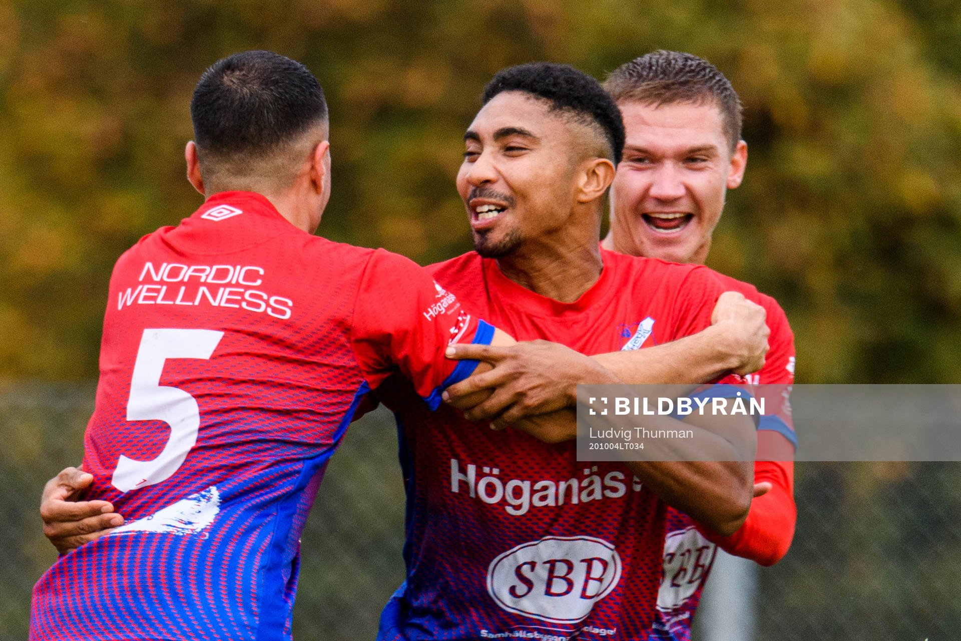 Höganäs Michael Babie jublar med Hugo Bogren och Berkman