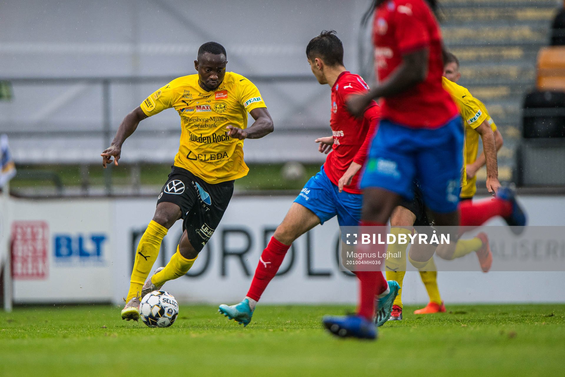 Mjällbys Moses Orwohicho Ogbu  och Helsingborgs Armin