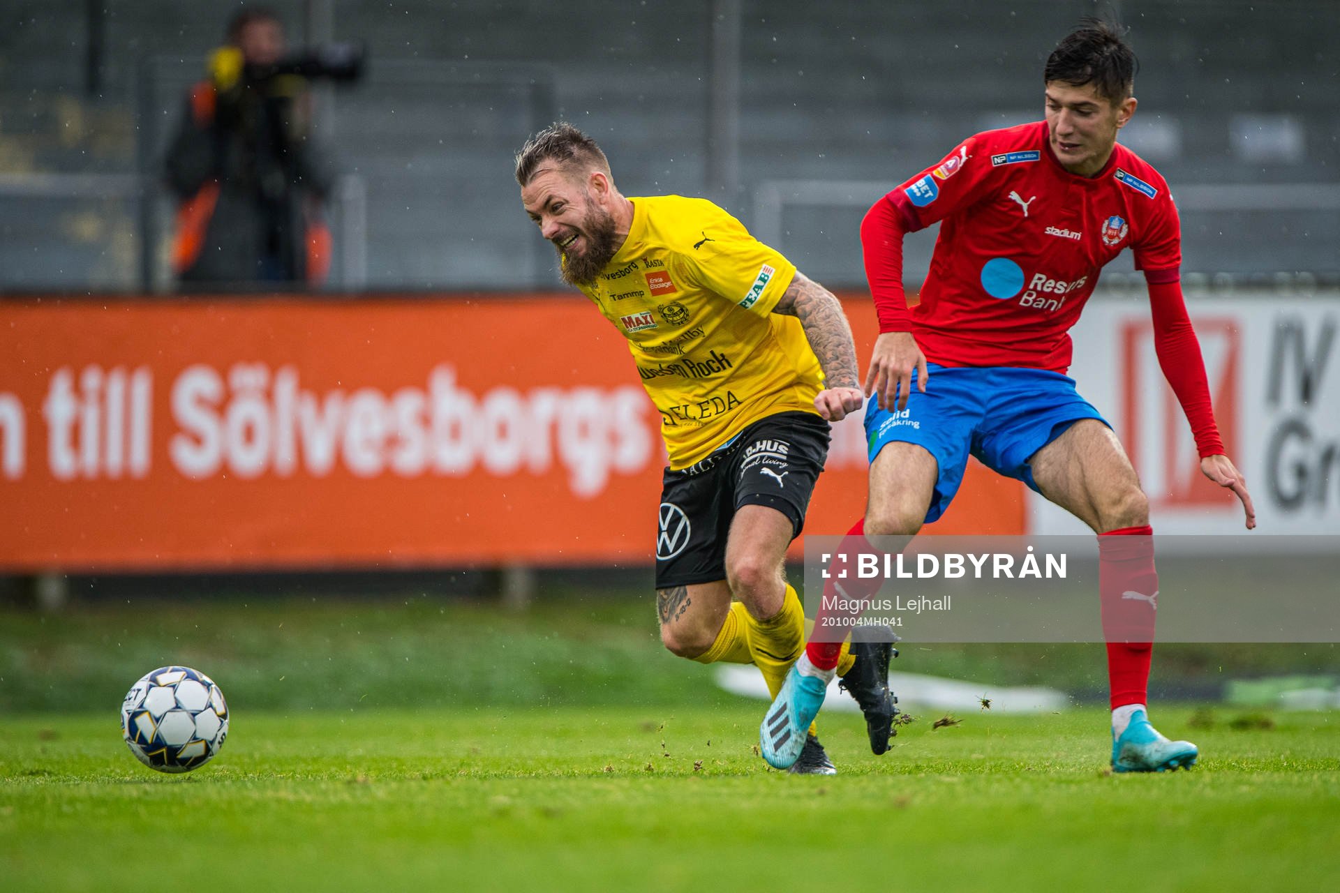 Helsingborgs Armin Gigovic och Mjällbys Martin Spelmann