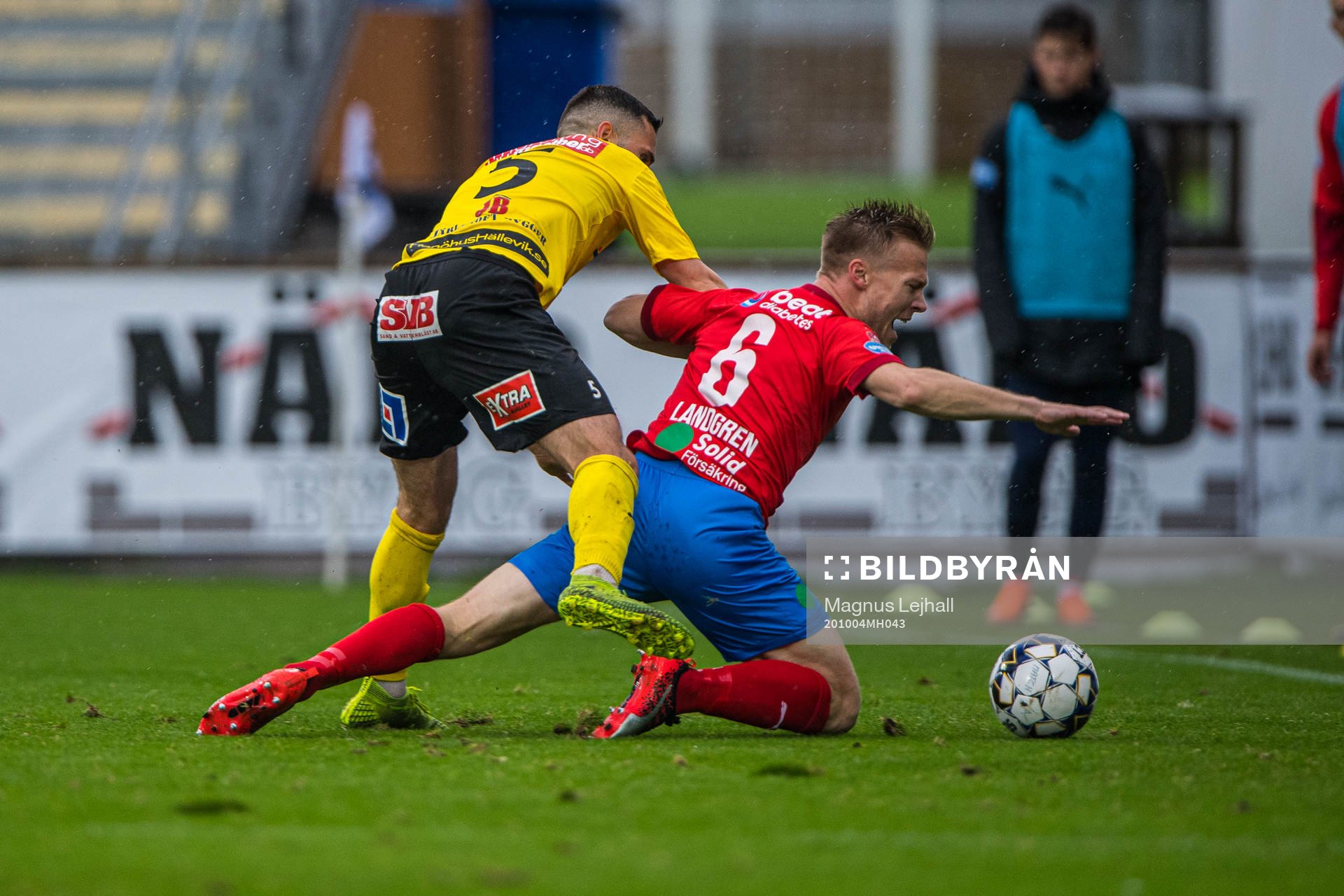 Helsingborgs Andreas Landgren  och Mjällbys Kadir Hodzic