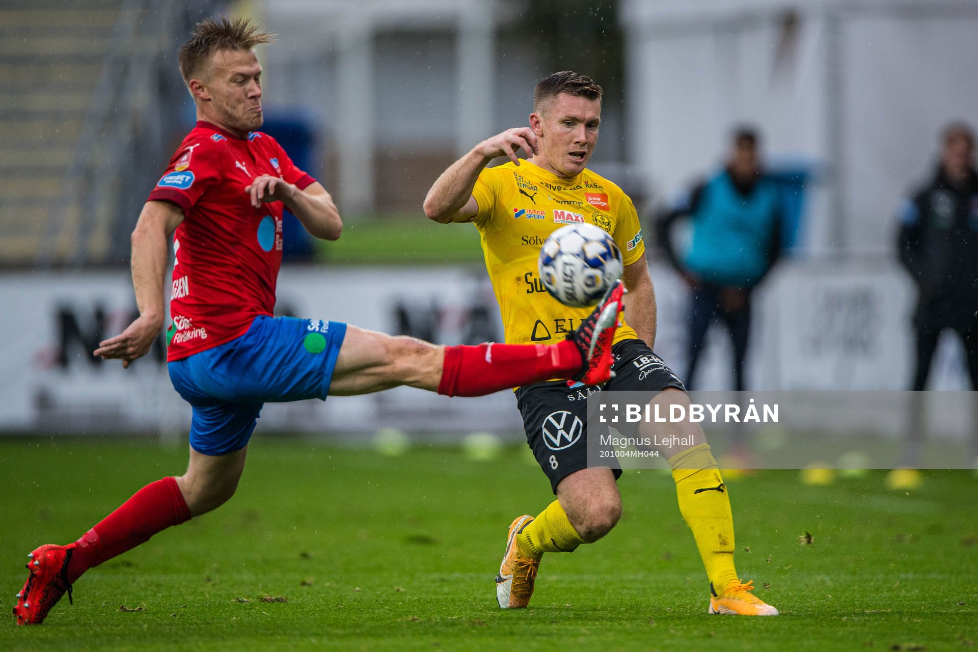 Mjällbys Viktor Agardius  och Helsingborgs Andreas Landgren
