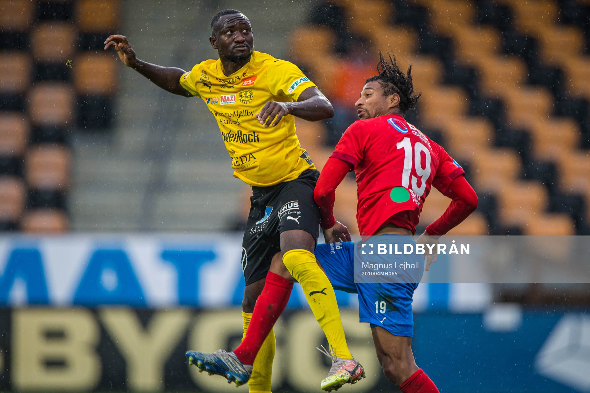 Mjällbys Moses Orwohicho Ogbu  och Helsingborgs Joseph