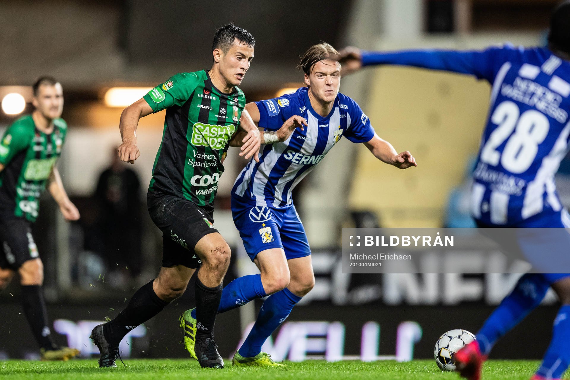 Varbergs Astrit Selmani och IFK Göteborg August Erlingmark
