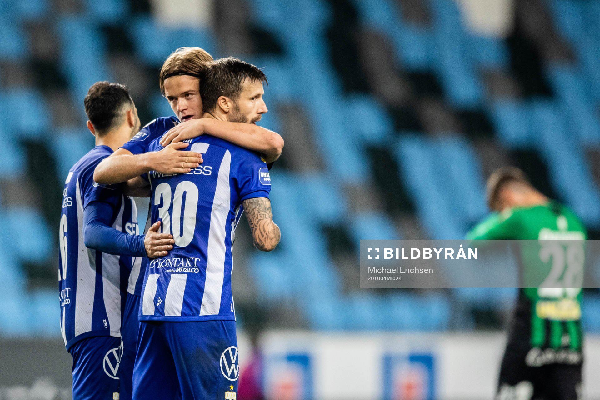 IFK Göteborg August Erlingmark och Mattias Bjärsmyr jublar