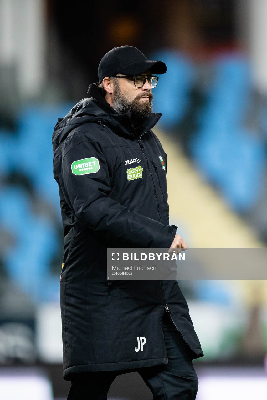 Varbergs tränare Joakim Persson deppar