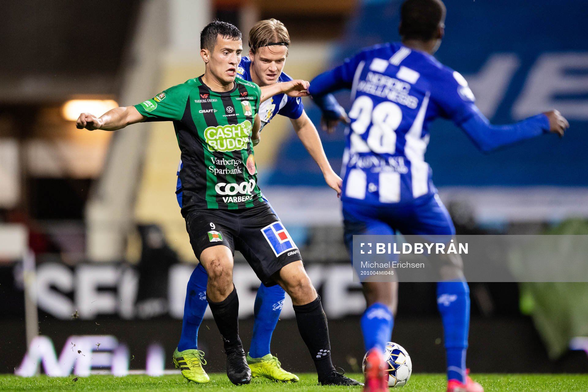 IFK Göteborg August Erlingmark och Varbergs Astrit Selmani